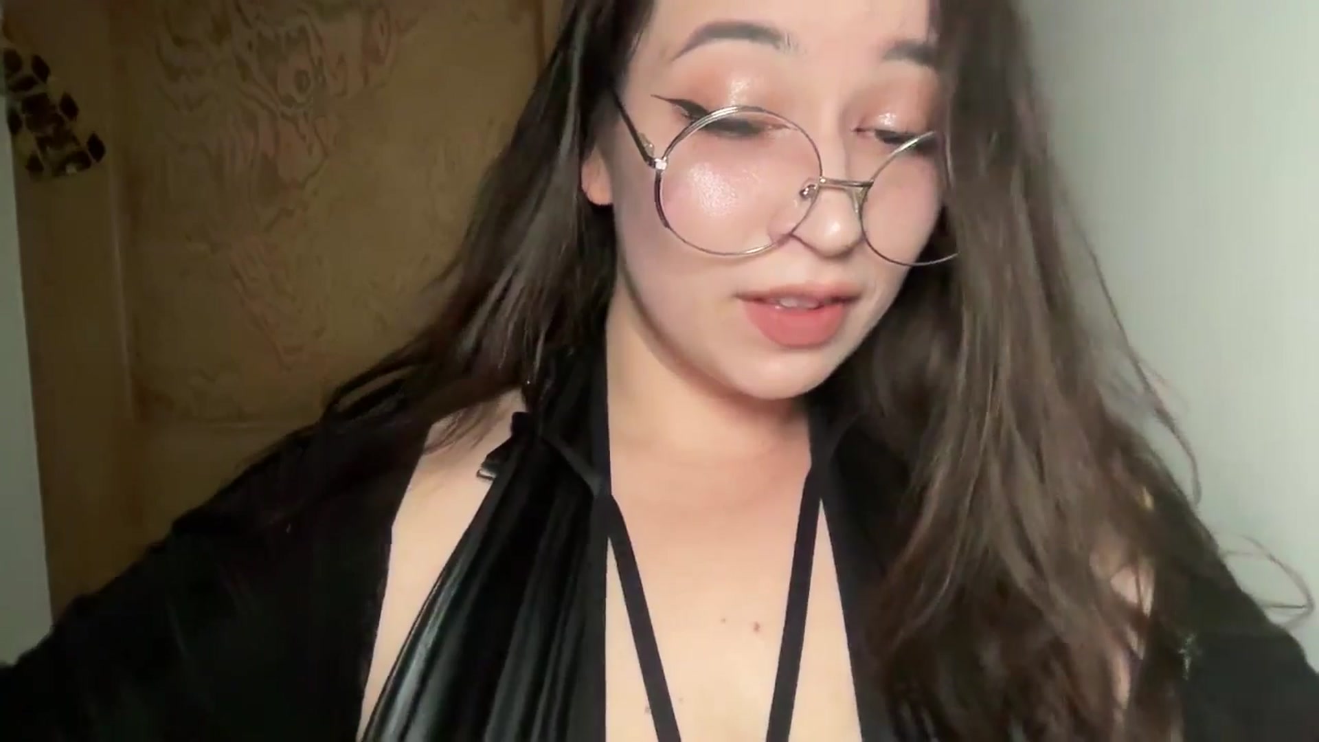 Gallery image thumbnail from Hasymura's myfreecams stream on, 04/10/2025, 21:49 image 17 of 20