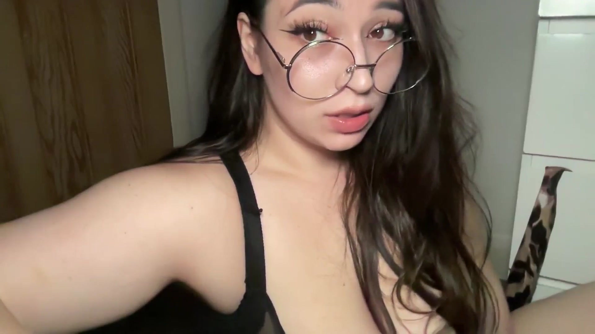 Gallery image thumbnail from Hasymura's myfreecams stream on, 04/10/2025, 23:05 image 9 of 20