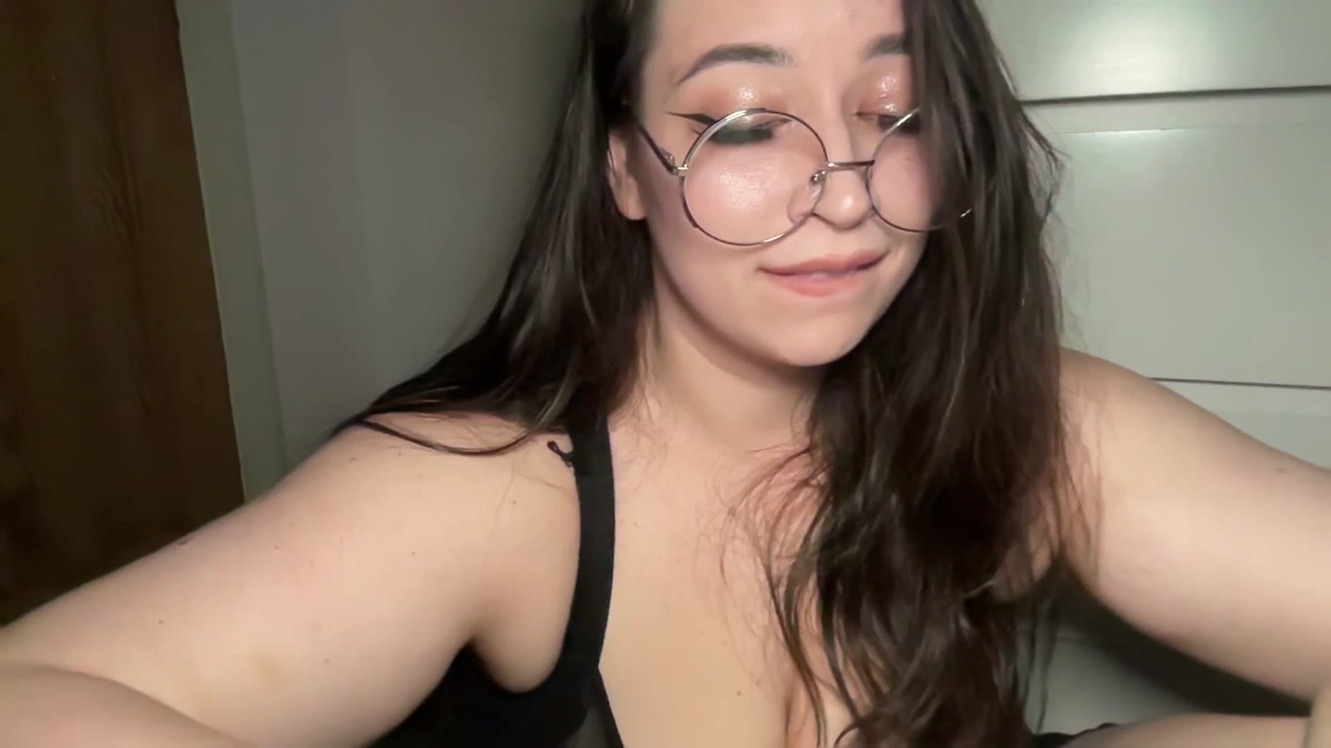 Gallery image thumbnail from Hasymura's myfreecams stream on, 04/10/2025, 23:05 image 17 of 20