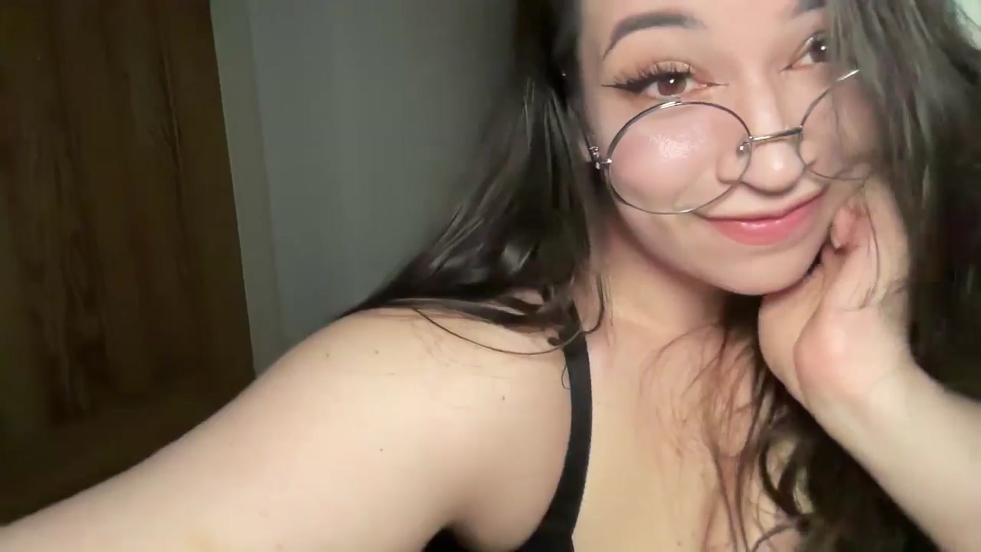 Gallery image thumbnail from Hasymura's myfreecams stream on, 04/10/2025, 23:05 image 15 of 20
