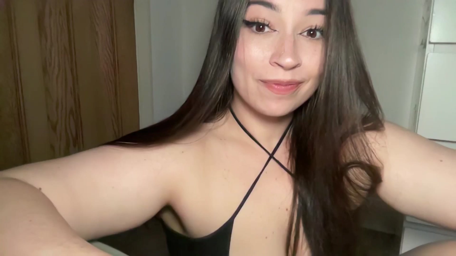 Gallery image thumbnail from Hasymura's myfreecams stream on, 04/13/2025, 17:27 image 15 of 20