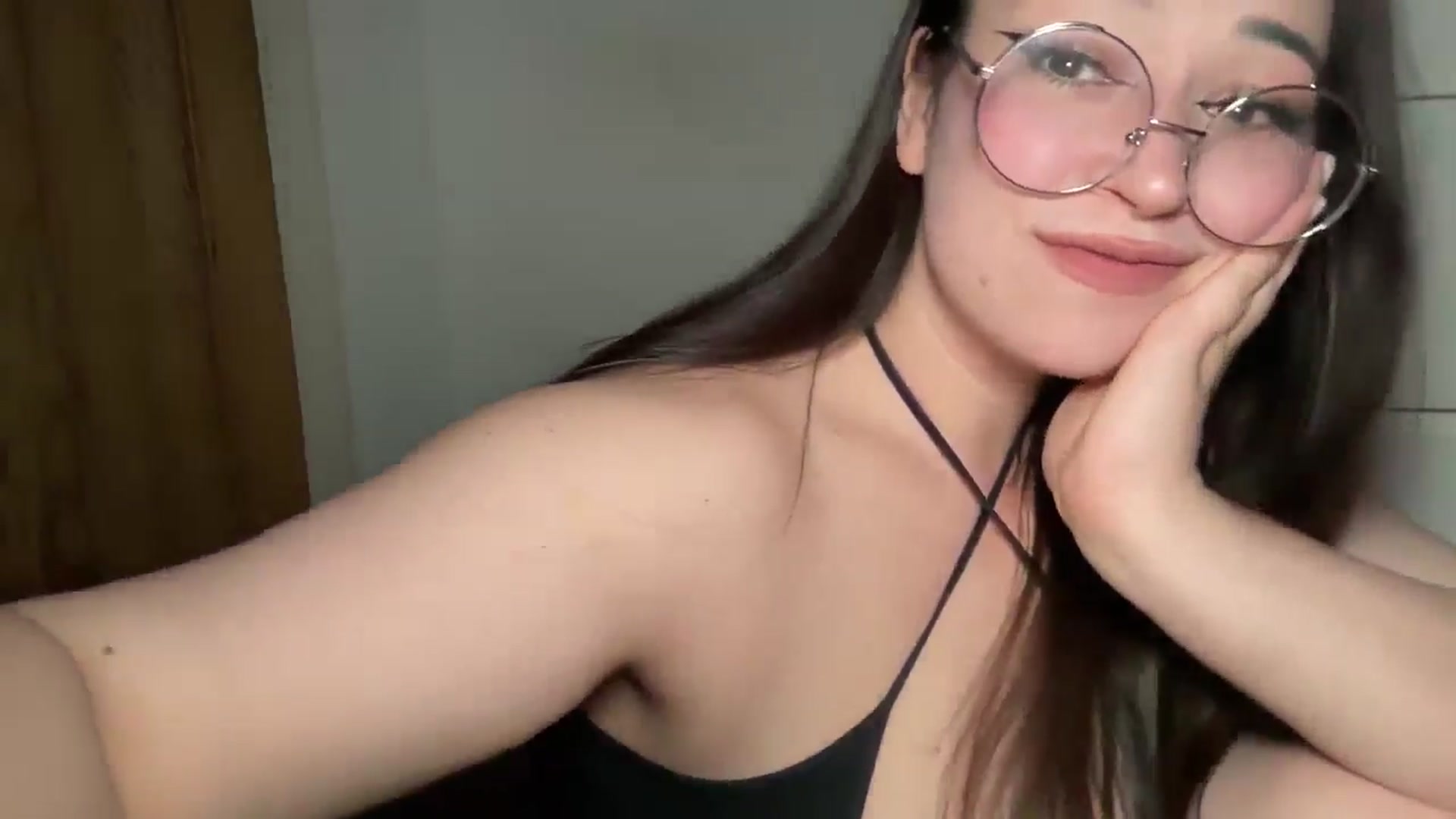 Gallery image thumbnail from Hasymura's myfreecams stream on, 04/19/2025, 19:32 image 14 of 20