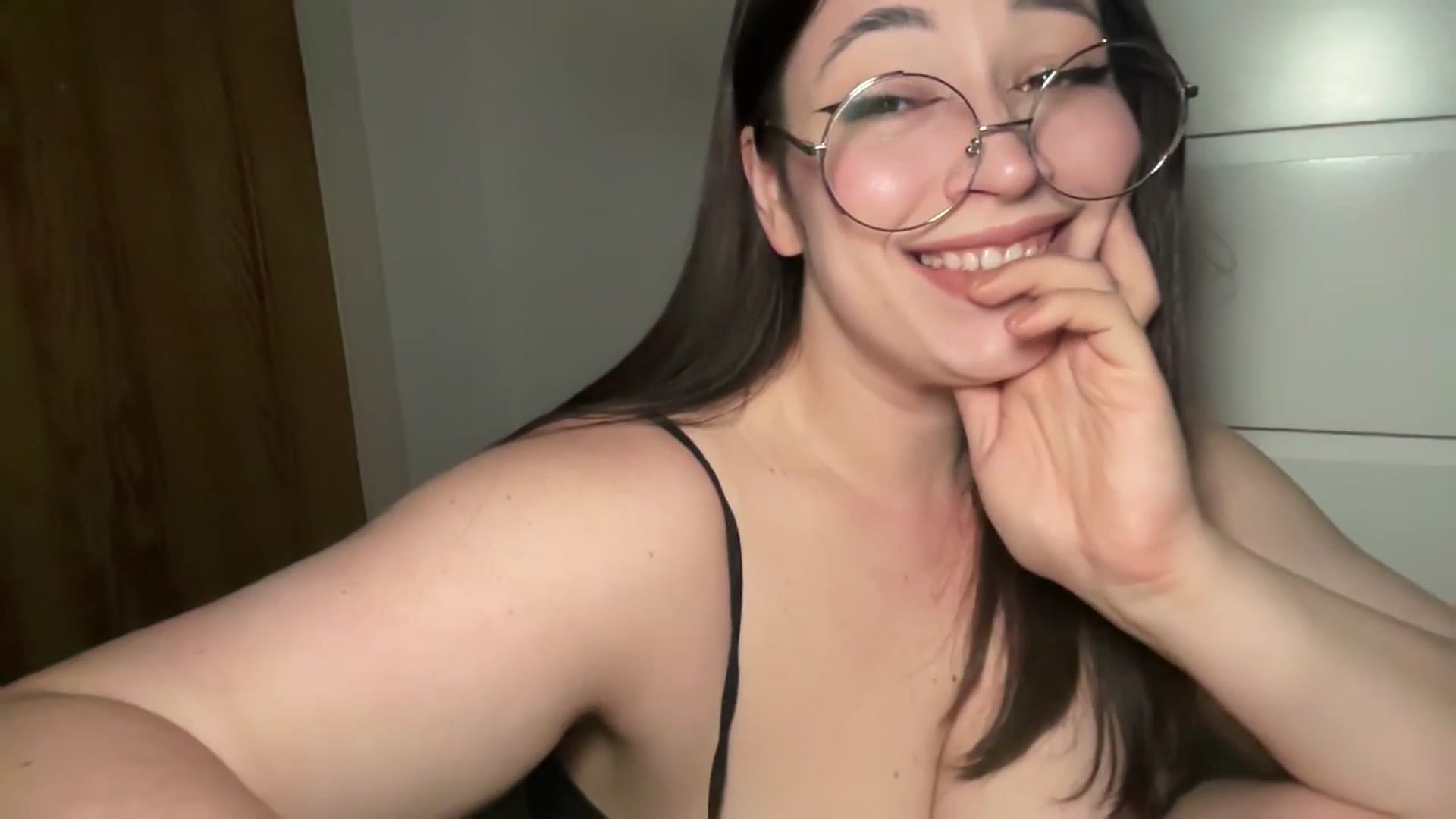 Gallery image thumbnail from Hasymura's myfreecams stream on, 05/16/2025, 20:56 image 6 of 20