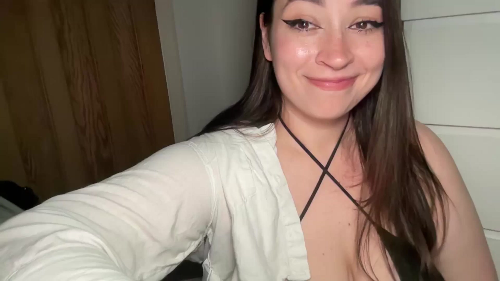 Gallery image thumbnail from Hasymura's myfreecams stream on, 06/01/2025, 24:17 image 19 of 20