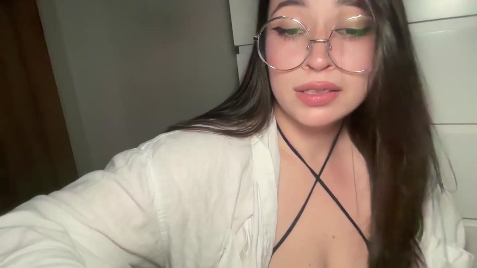 Gallery image thumbnail from Hasymura's myfreecams stream on, 06/11/2025, 22:44 image 17 of 20