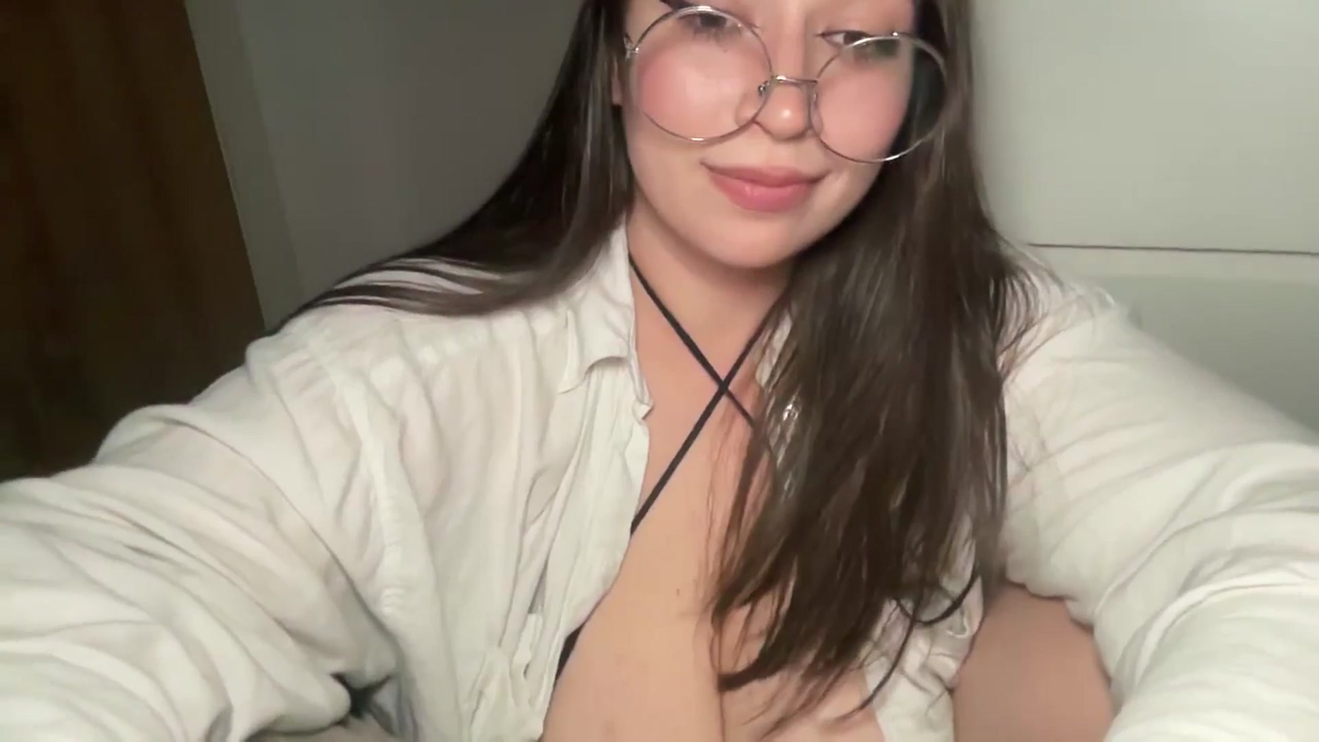 Gallery image thumbnail from Hasymura's myfreecams stream on, 06/11/2025, 22:44 image 7 of 20