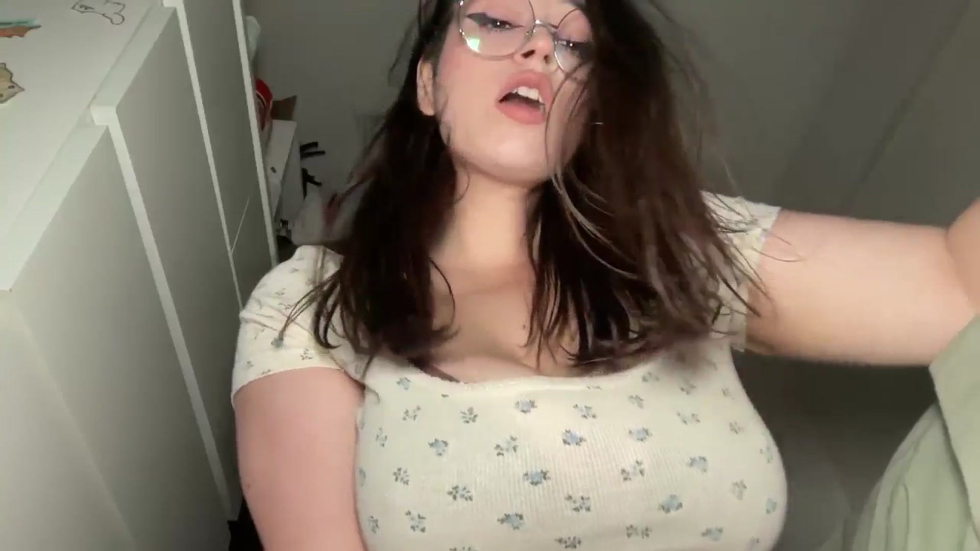 Gallery image thumbnail from Hasymura's myfreecams stream on, 06/16/2025, 22:43 image 12 of 20