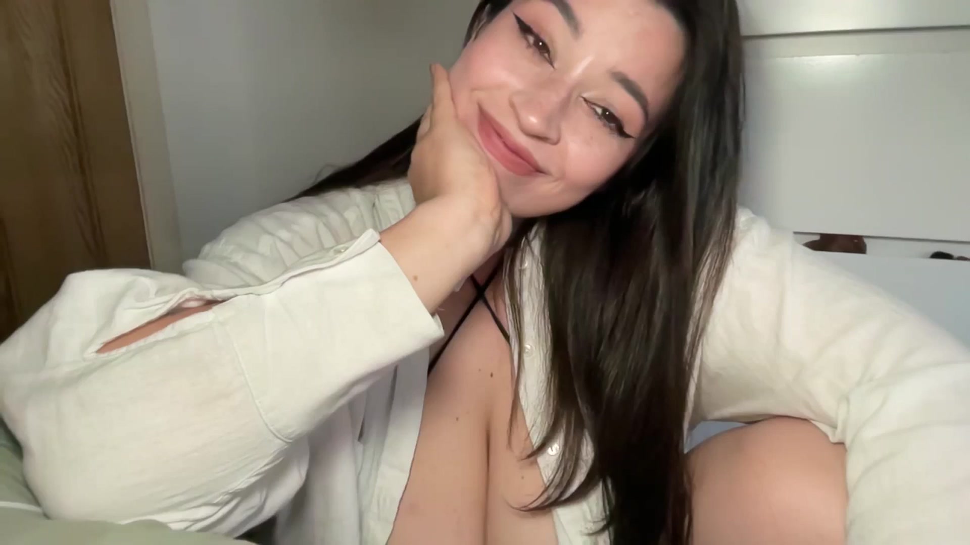 Gallery image thumbnail from Hasymura's myfreecams stream on, 06/18/2025, 16:30 image 5 of 20