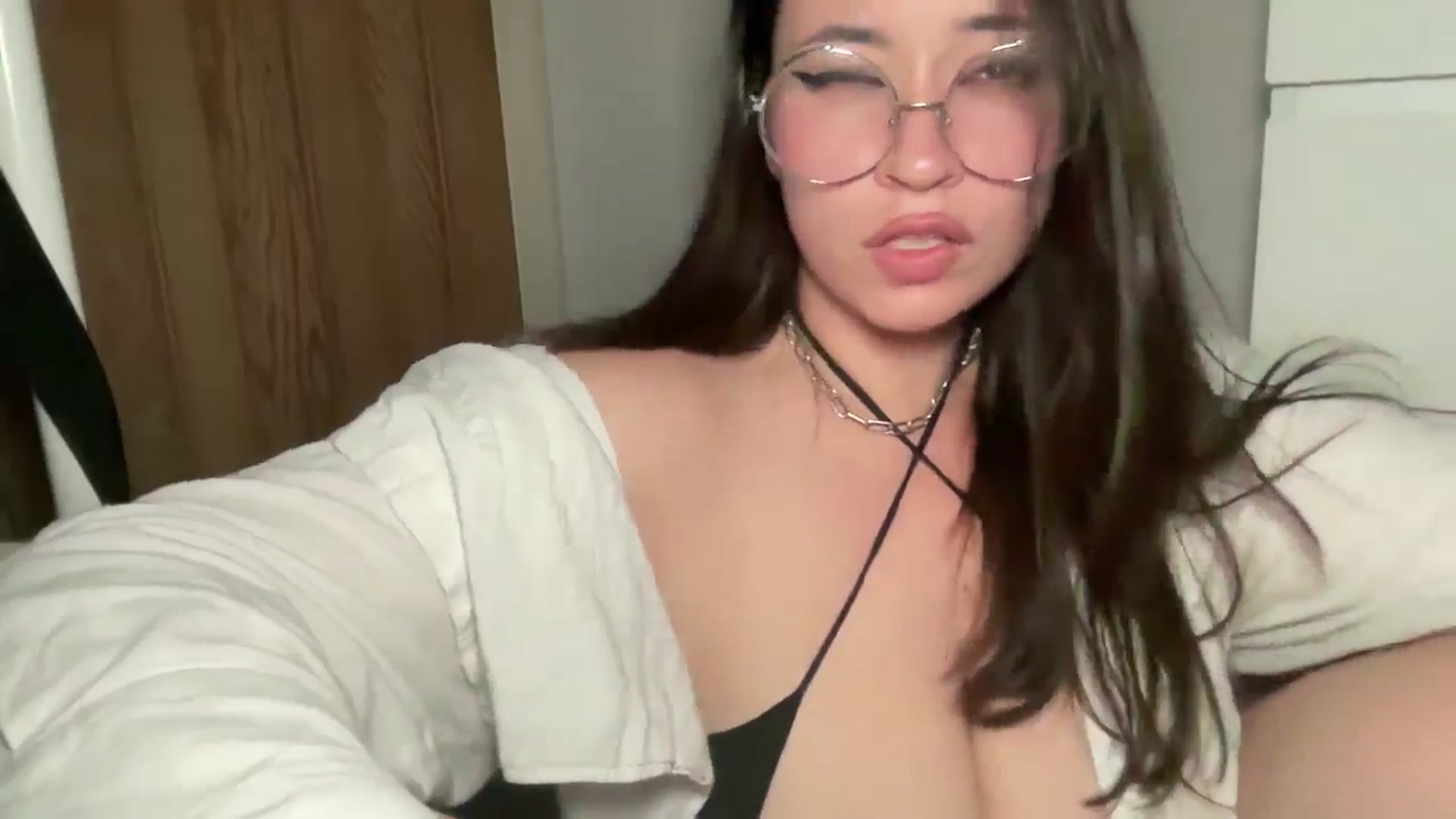 Gallery image thumbnail from Hasymura's myfreecams stream on, 06/30/2025, 22:09 image 16 of 20