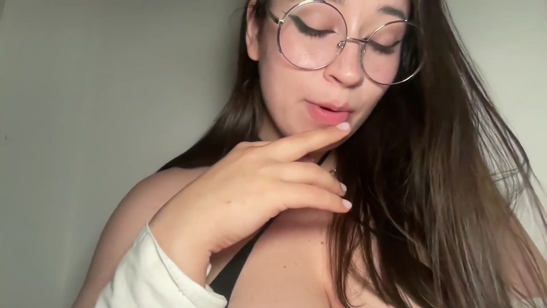 Gallery image thumbnail from Hasymura's myfreecams stream on, 07/03/2025, 23:29 image 11 of 20