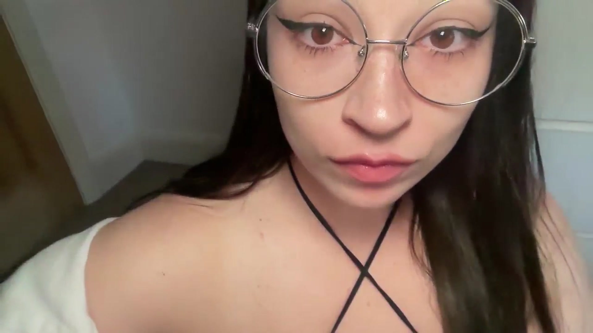 Gallery image thumbnail from Hasymura's myfreecams stream on, 07/09/2025, 17:06 image 16 of 20
