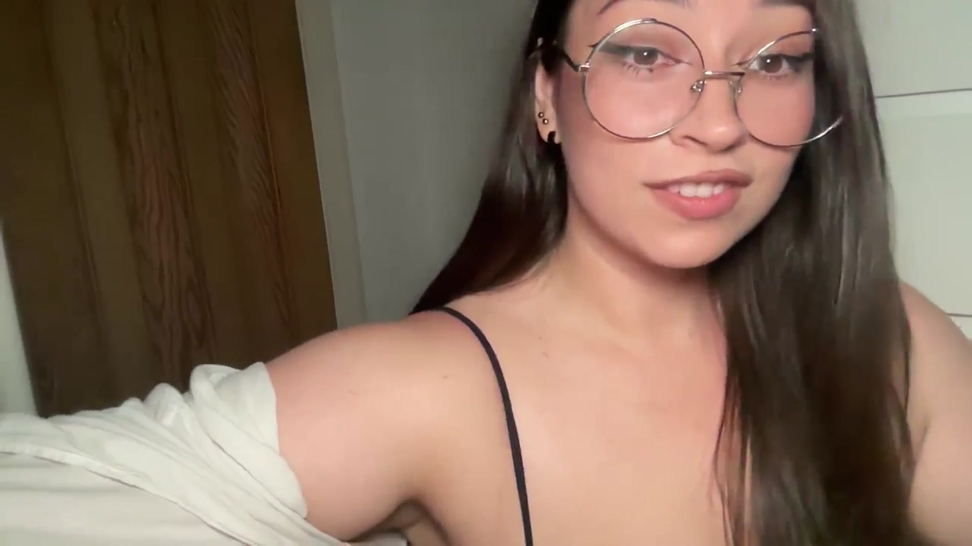 Gallery image thumbnail from Hasymura's myfreecams stream on, 08/20/2025, 21:04 image 13 of 20