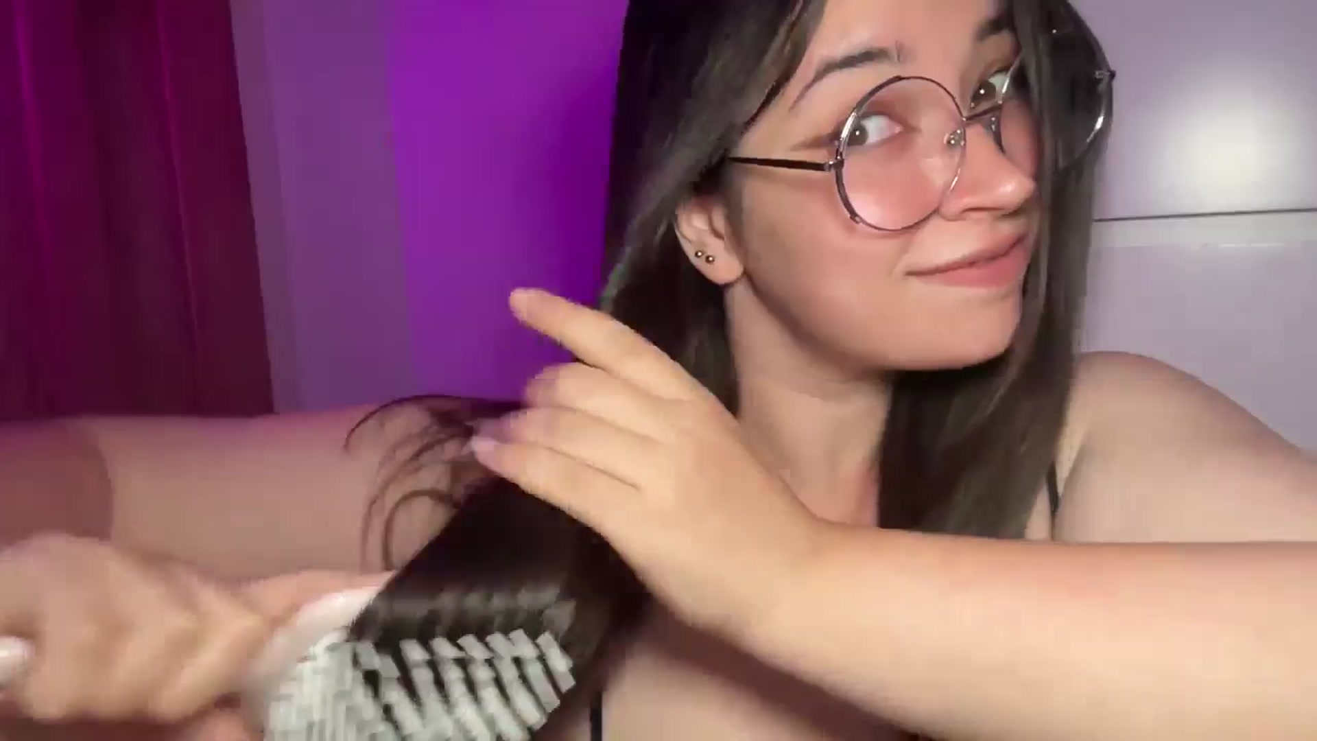 Gallery image thumbnail from Hasymura's myfreecams stream on, 09/27/2025, 21:03 image 15 of 20