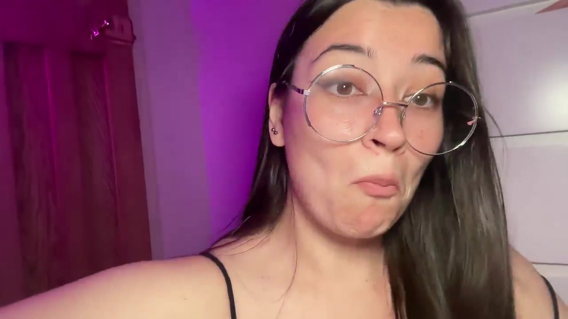 Gallery image thumbnail from Hasymura's myfreecams stream on, 09/27/2025, 21:03 image 13 of 20
