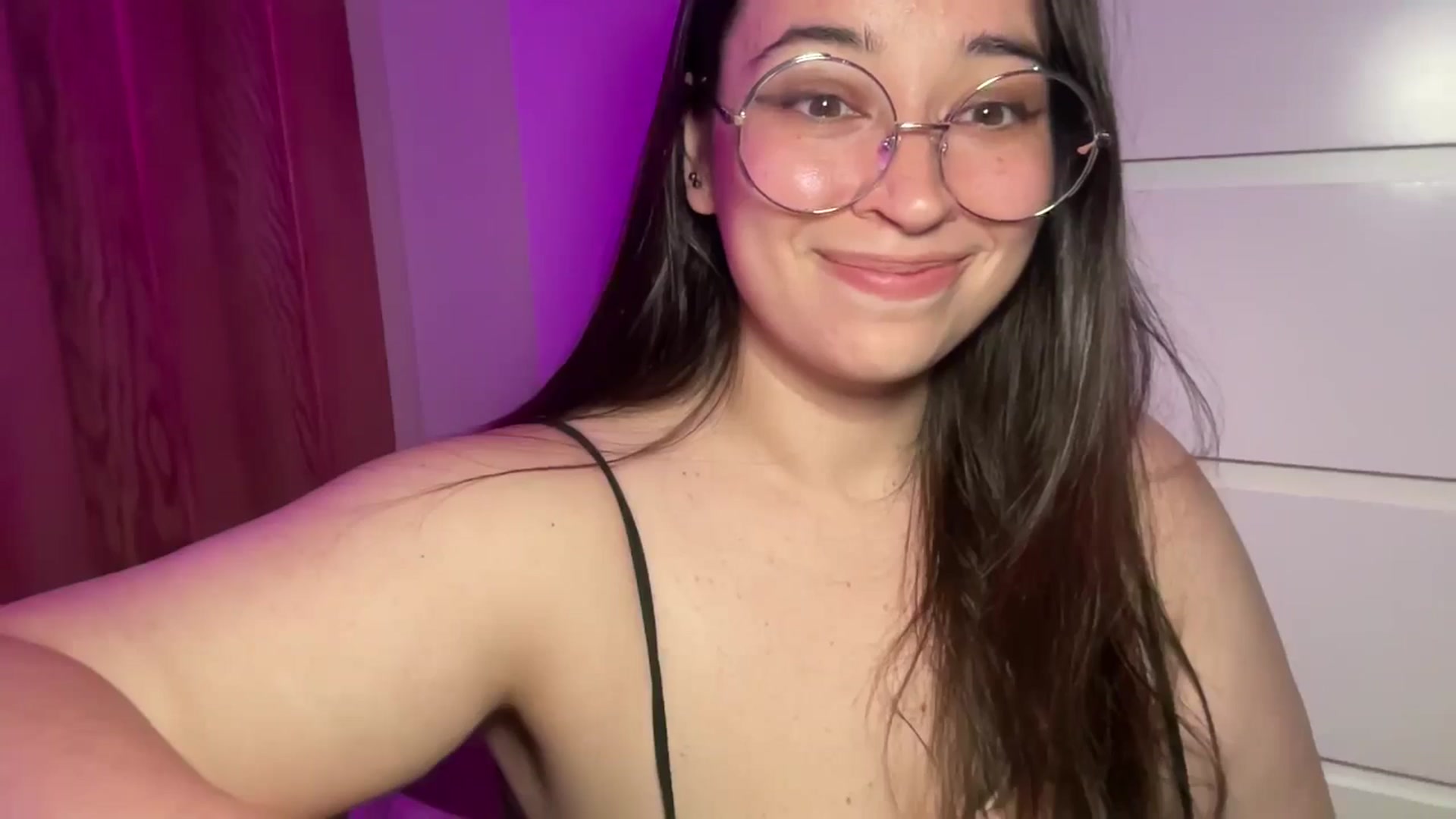 Gallery image thumbnail from Hasymura's myfreecams stream on, 09/27/2025, 21:03 image 6 of 20