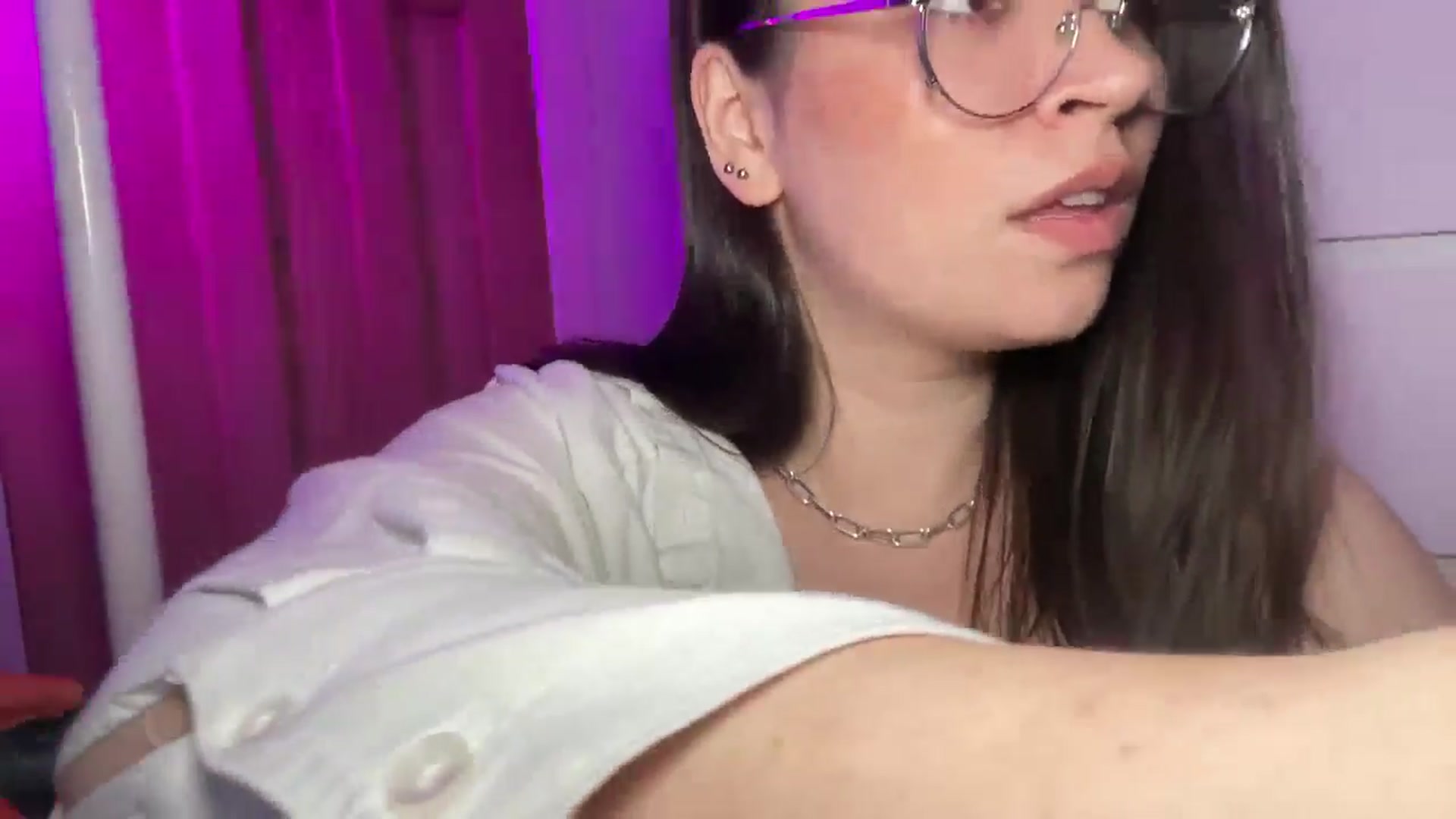 Gallery image thumbnail from Hasymura's myfreecams stream on, 10/04/2025, 23:14 image 16 of 20