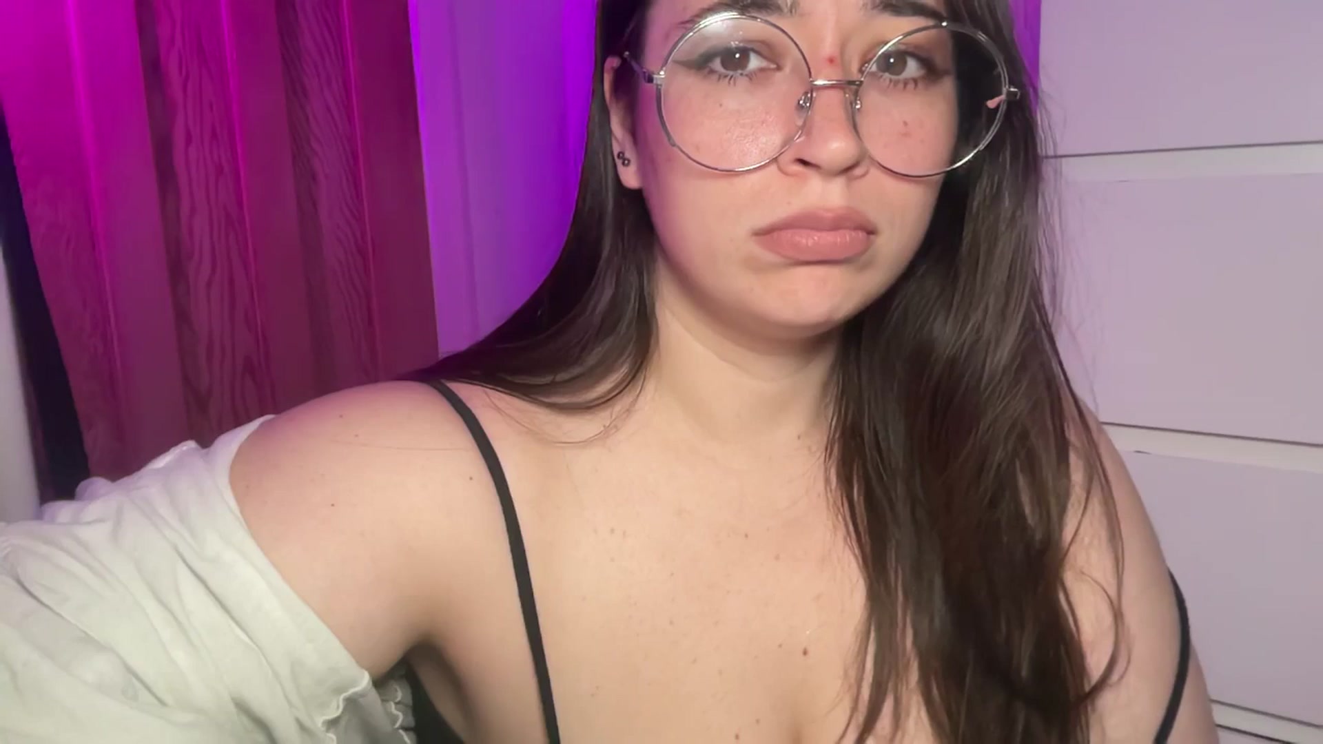 Gallery image thumbnail from Hasymura's myfreecams stream on, 10/06/2025, 17:22 image 10 of 20