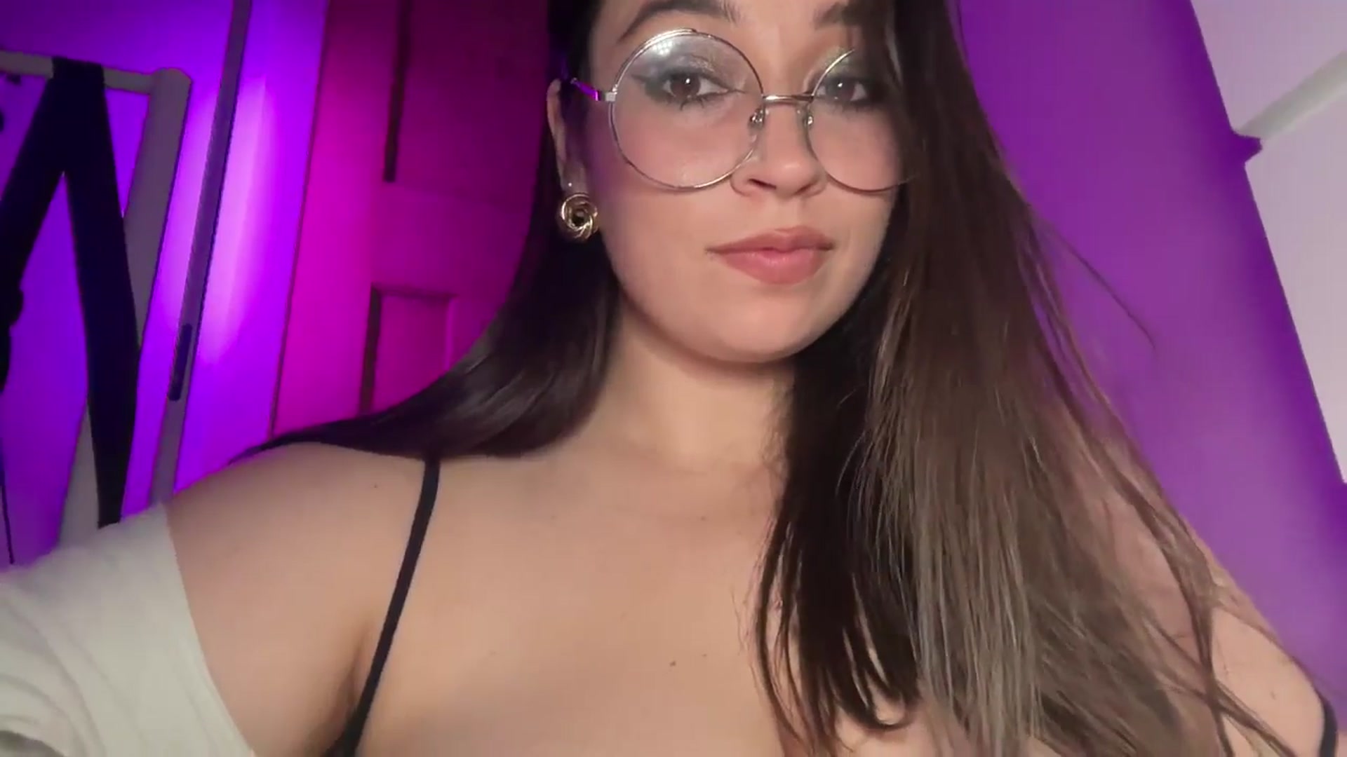 Gallery image thumbnail from Hasymura's myfreecams stream on, 10/09/2025, 23:16 image 15 of 20