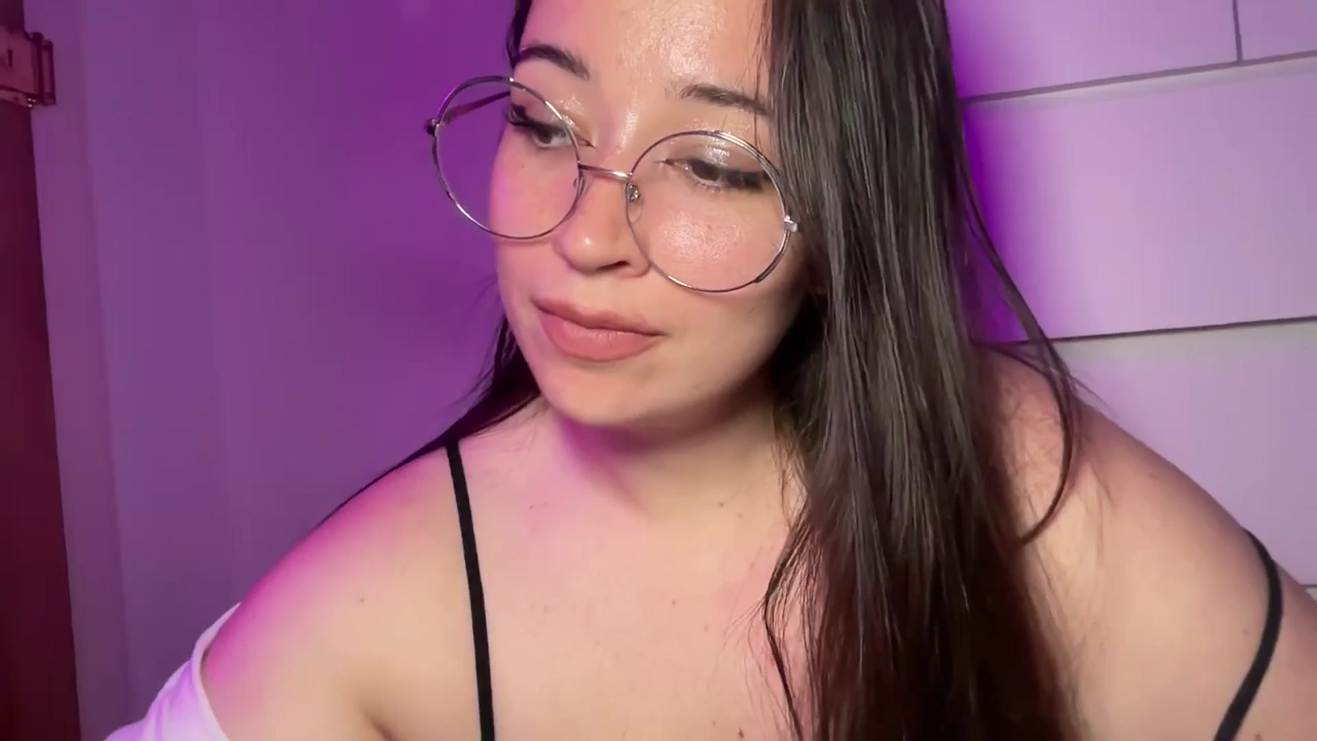 Gallery image thumbnail from Hasymura's myfreecams stream on, 10/22/2025, 18:44 image 16 of 20