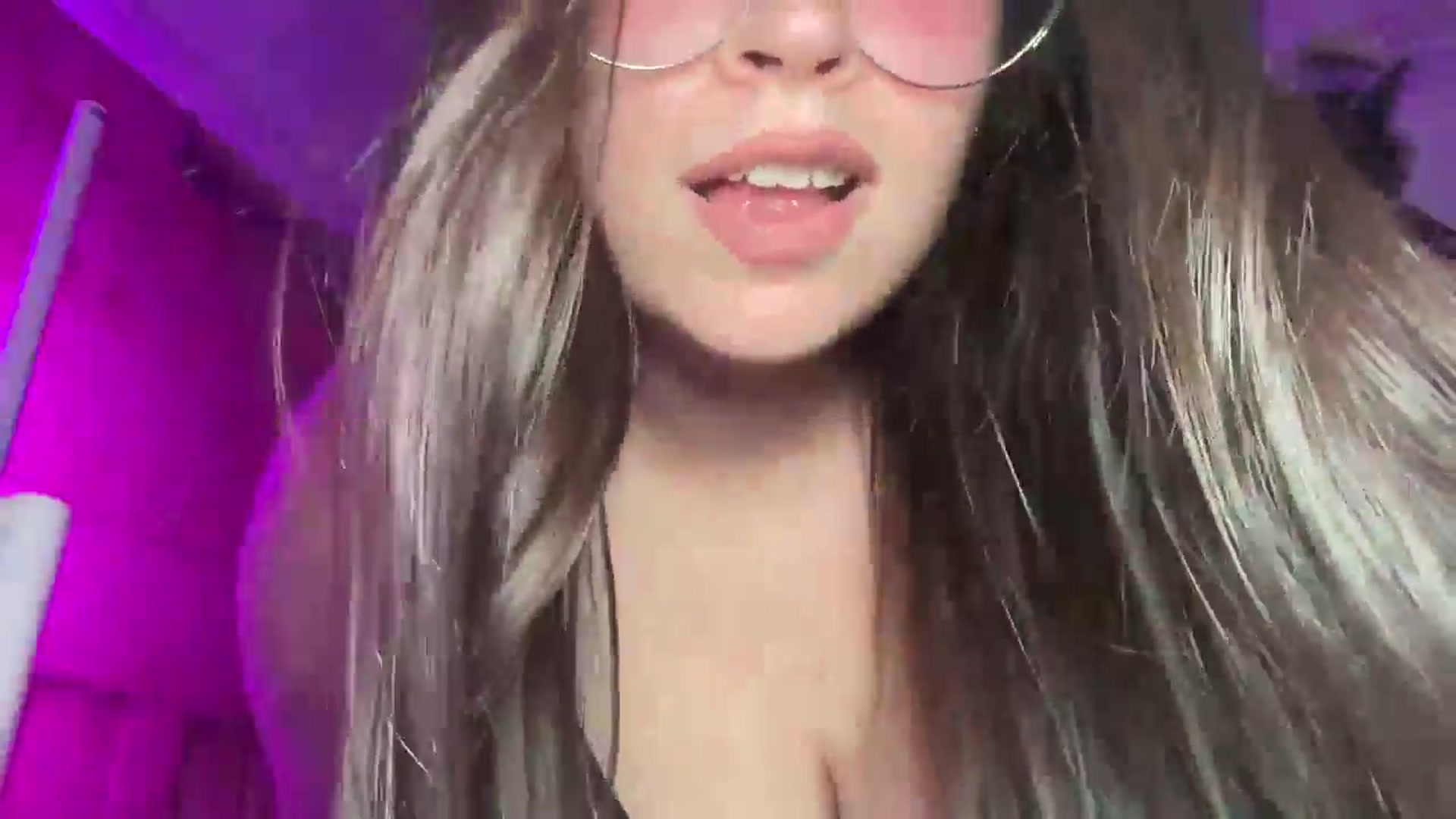 Gallery image thumbnail from Hasymura's myfreecams stream on, 12/09/2025, 23:39 image 17 of 20