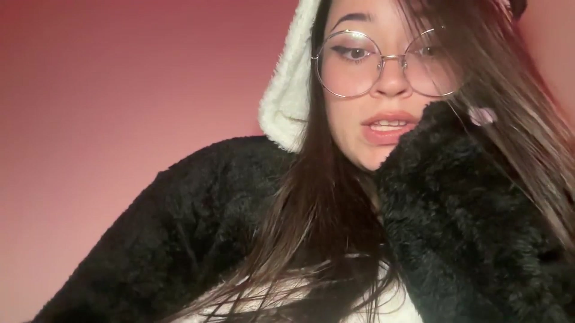 Gallery image thumbnail from Hasymura's myfreecams stream on, 12/24/2025, 01:00 image 14 of 20