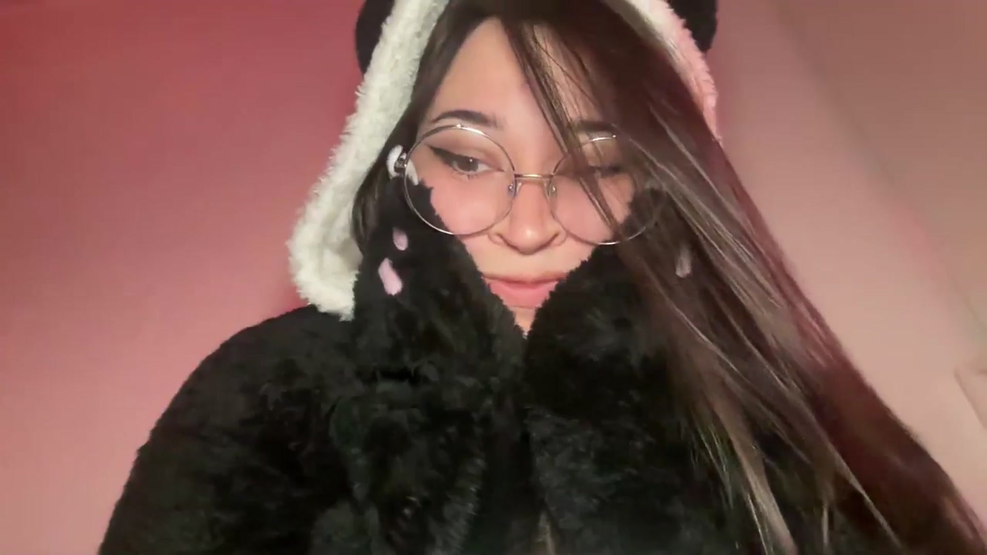 Gallery image thumbnail from Hasymura's myfreecams stream on, 12/24/2025, 01:00 image 3 of 20