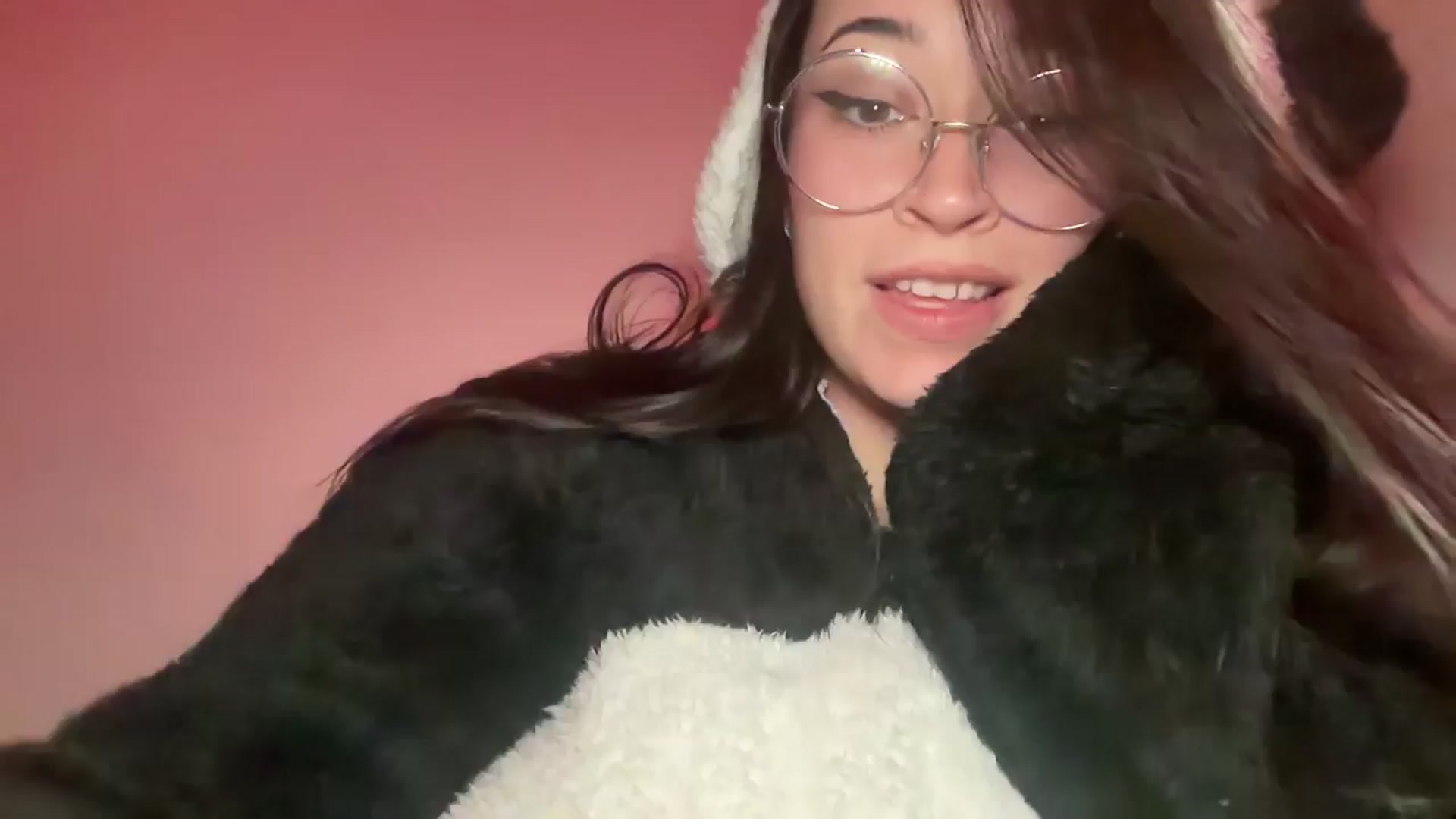 Gallery image thumbnail from Hasymura's myfreecams stream on, 12/24/2025, 01:00 image 11 of 20