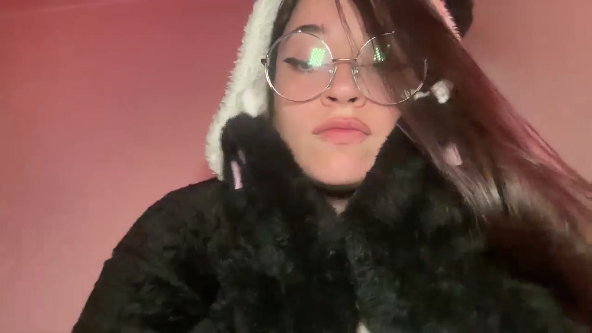 Gallery image thumbnail from Hasymura's myfreecams stream on, 12/24/2025, 01:00 image 6 of 20