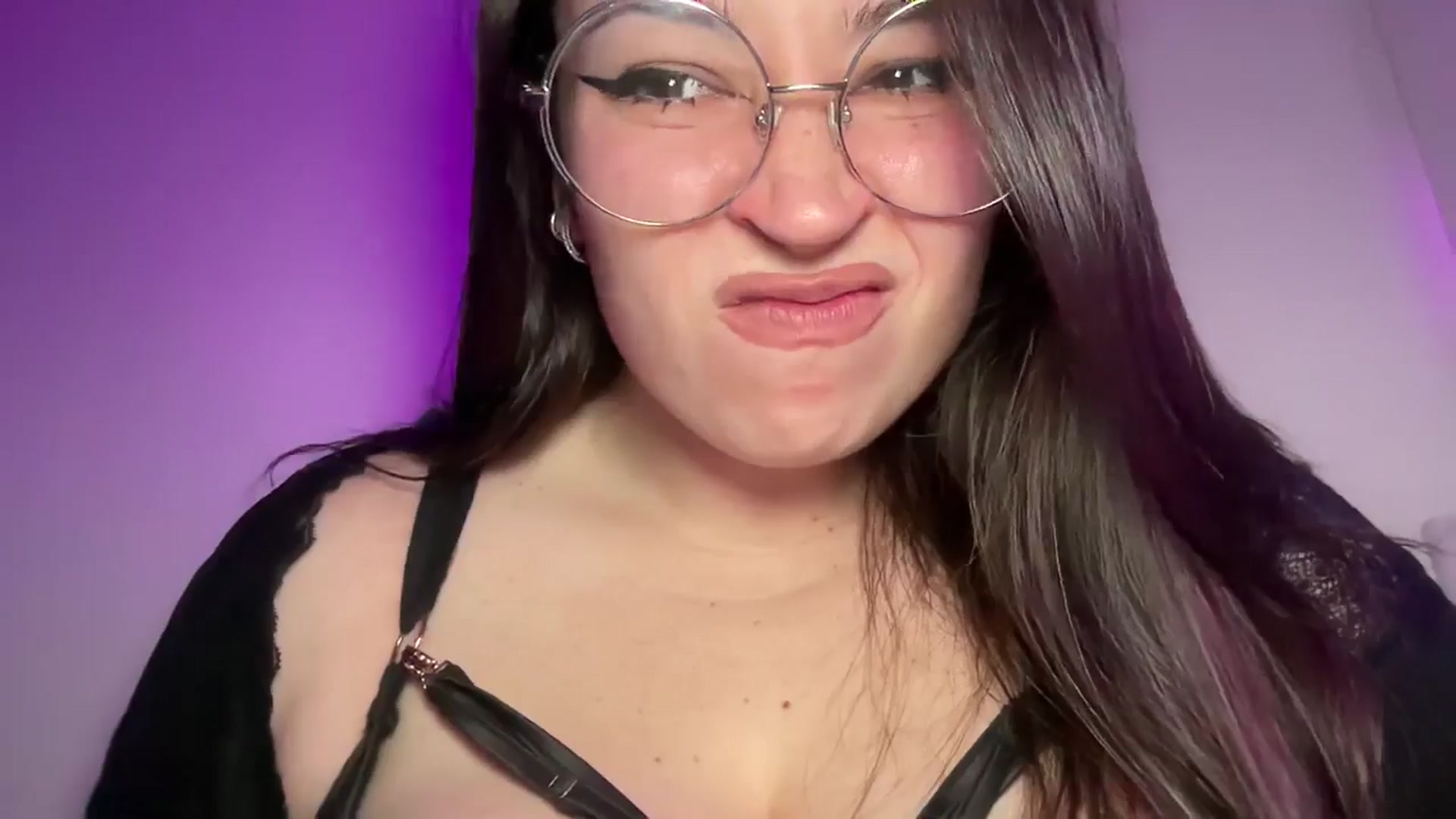 Gallery image thumbnail from Hasymura's myfreecams stream on, 12/30/2025, 22:39 image 2 of 20