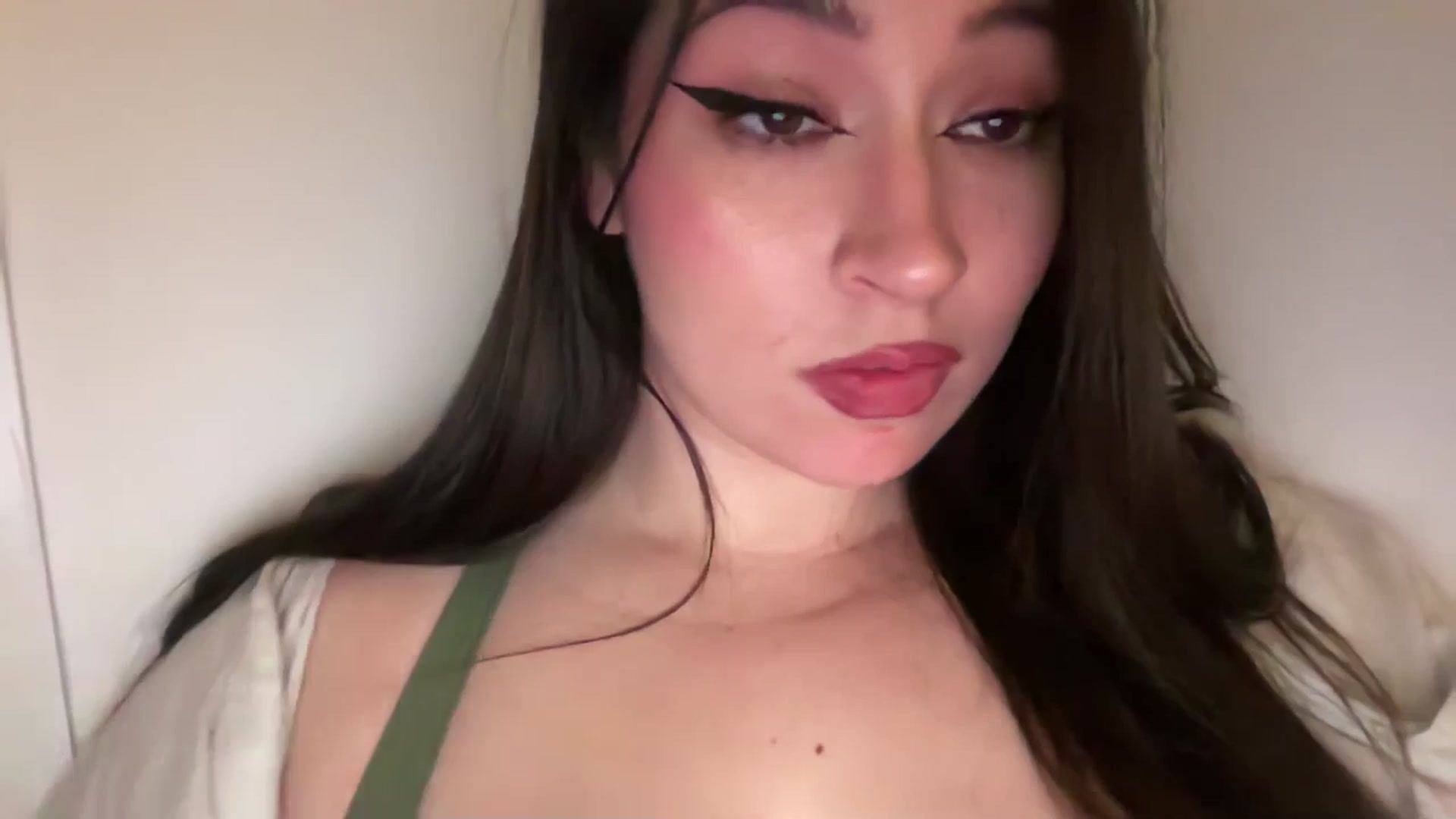 Gallery image thumbnail from Hasymura's myfreecams stream on, 02/04/2026, 21:03 image 16 of 20