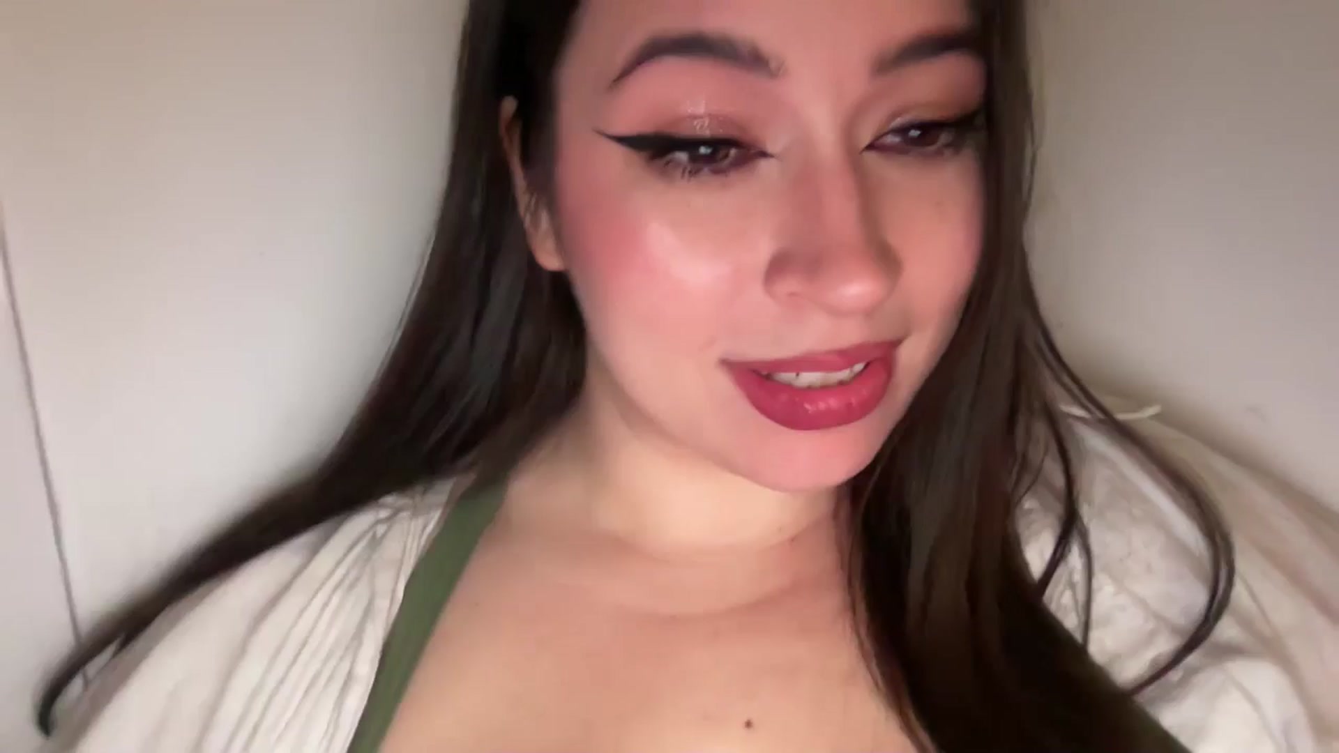 Gallery image thumbnail from Hasymura's myfreecams stream on, 02/04/2026, 21:47 image 6 of 20