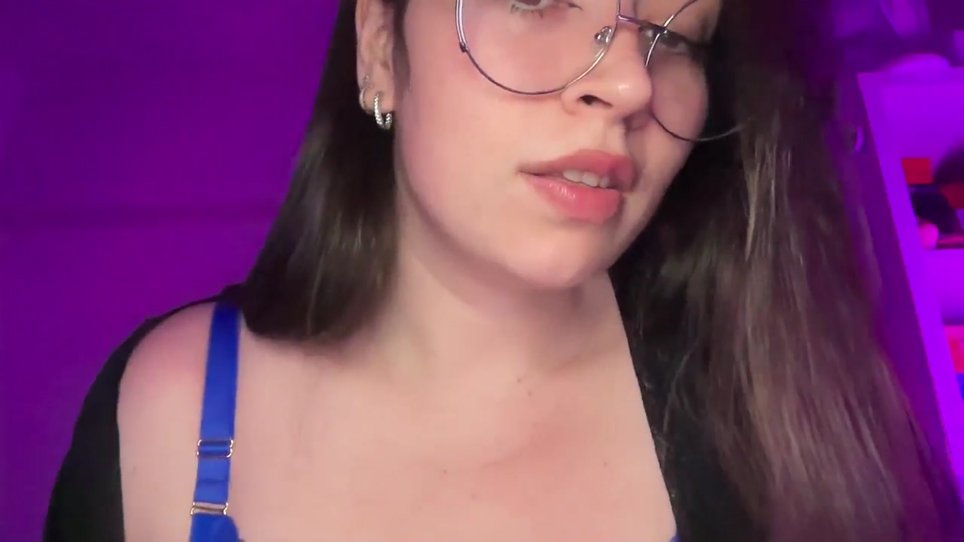 Gallery image thumbnail from Hasymura's myfreecams stream on, 03/11/2026, 24:46 image 14 of 20