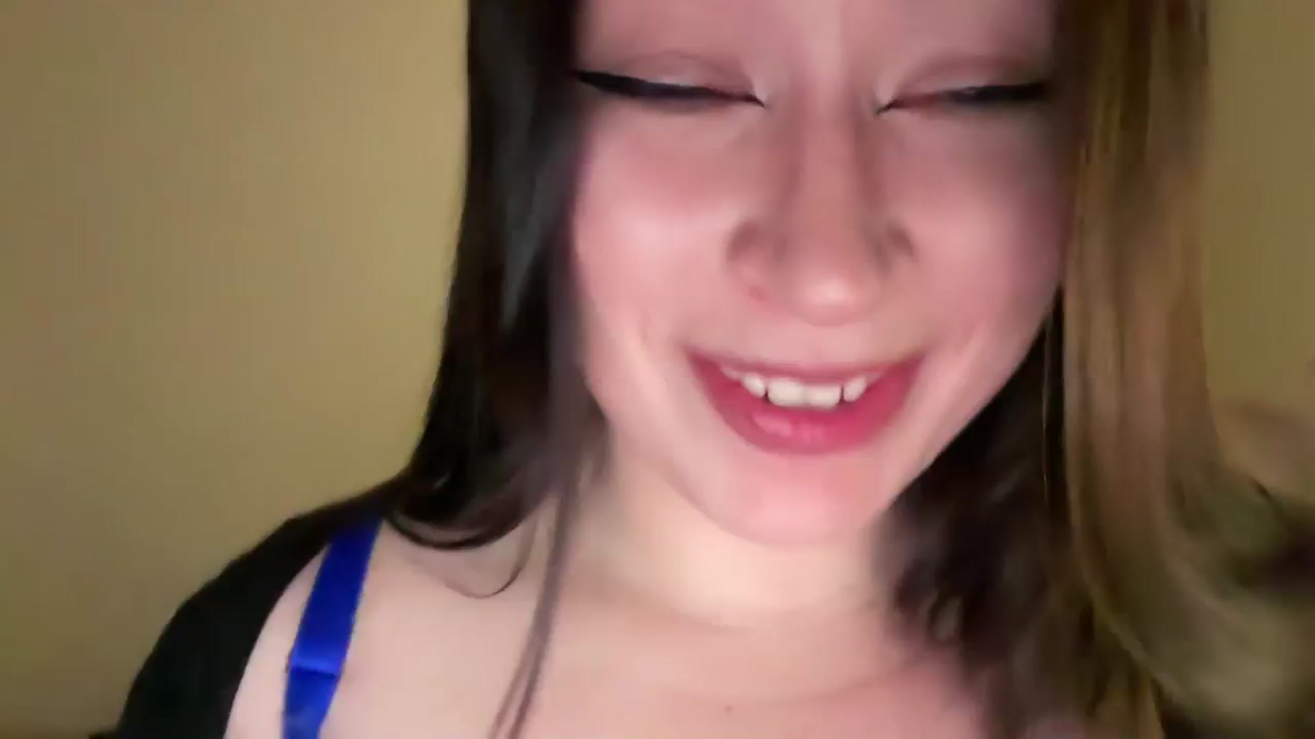 Gallery image thumbnail from Hasymura's myfreecams stream on, 03/14/2026, 22:24 image 17 of 20