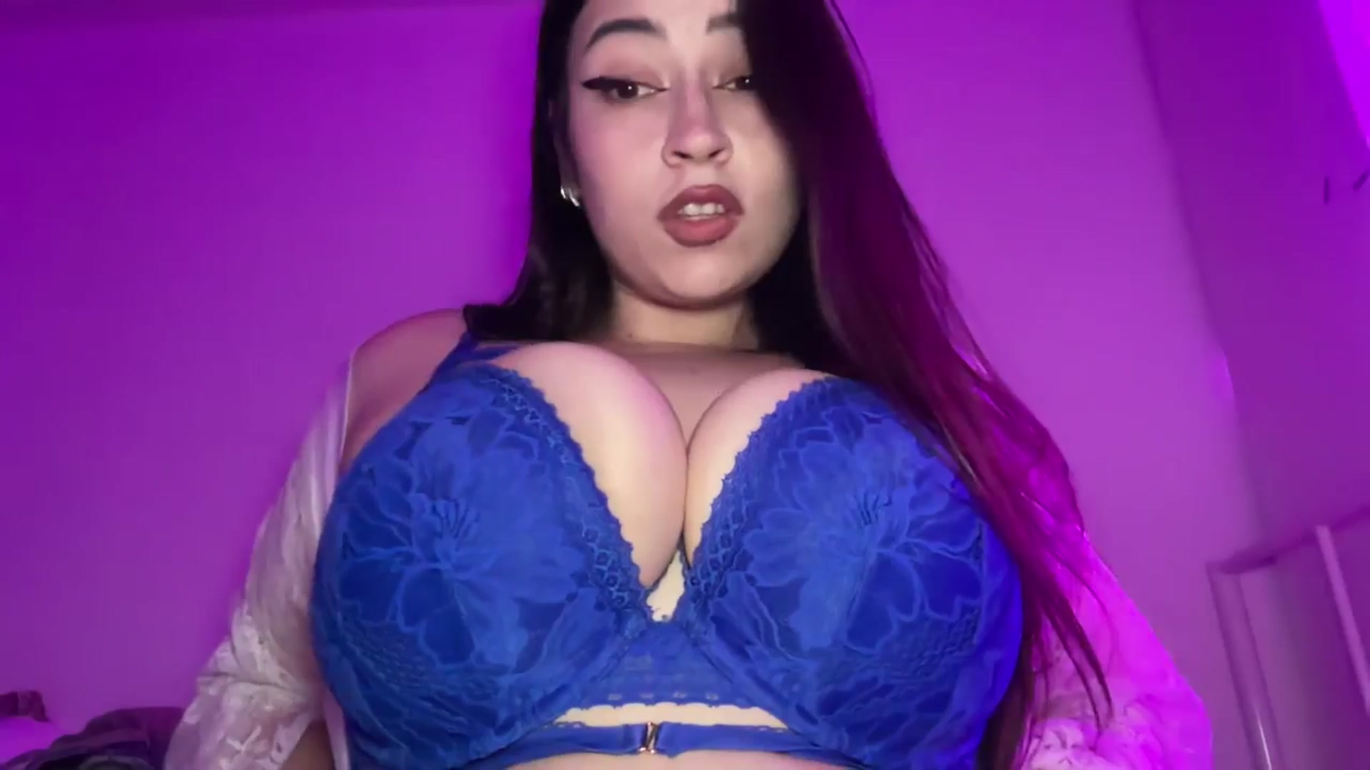 Gallery image thumbnail from Hasymura's myfreecams stream on, 05/05/2026, 20:55 image 15 of 20
