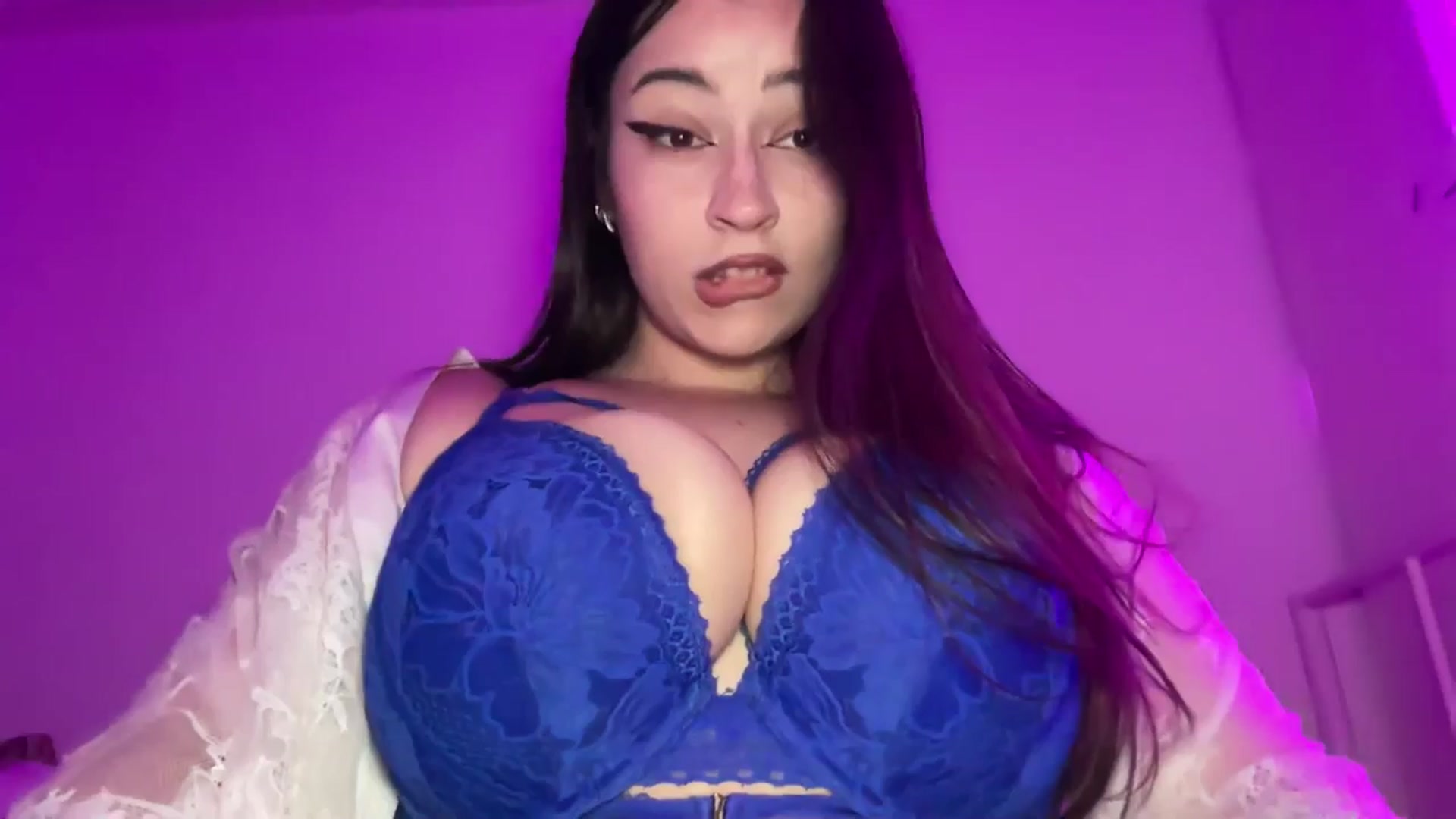 Gallery image thumbnail from Hasymura's myfreecams stream on, 05/05/2026, 20:55 image 9 of 20