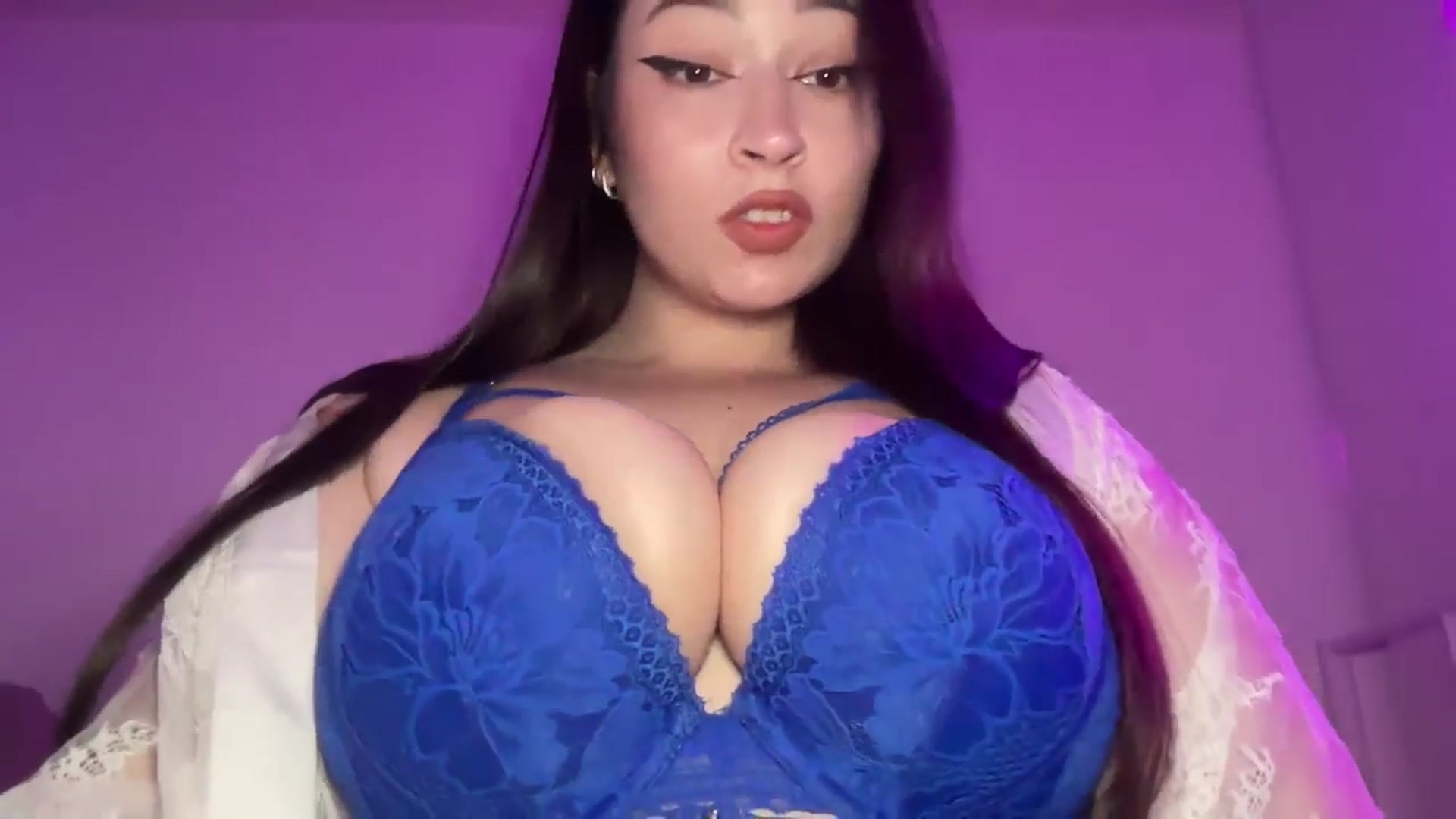Gallery image thumbnail from Hasymura's myfreecams stream on, 05/09/2026, 18:15 image 16 of 20
