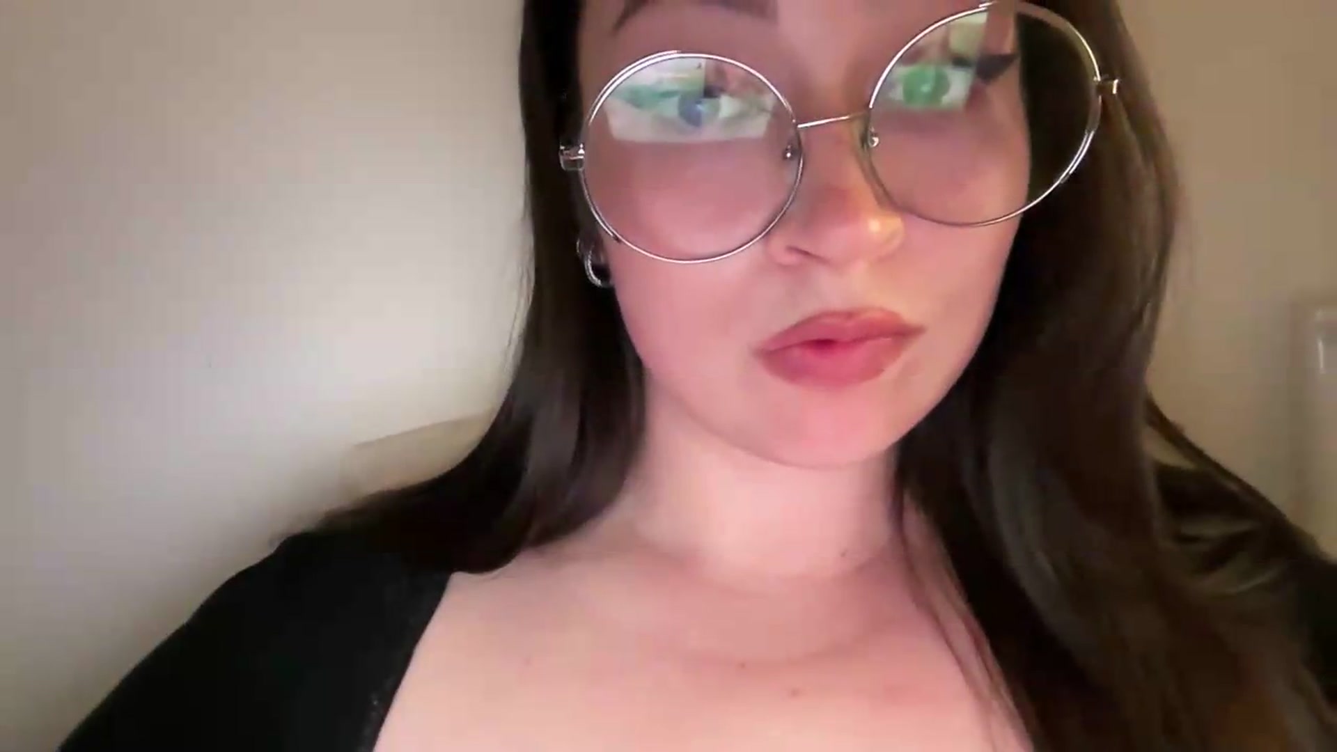 Gallery image thumbnail from Hasymura's myfreecams stream on, 05/09/2026, 22:29 image 15 of 20