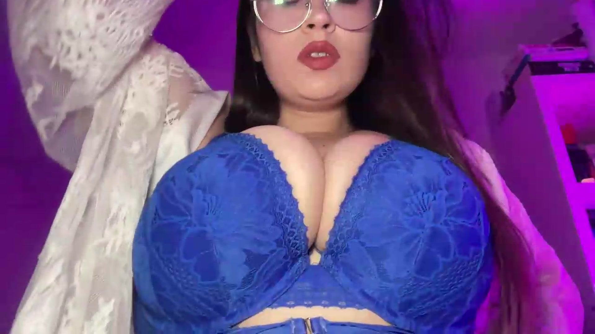 Gallery image thumbnail from Hasymura's myfreecams stream on, 05/18/2026, 21:29 image 16 of 20