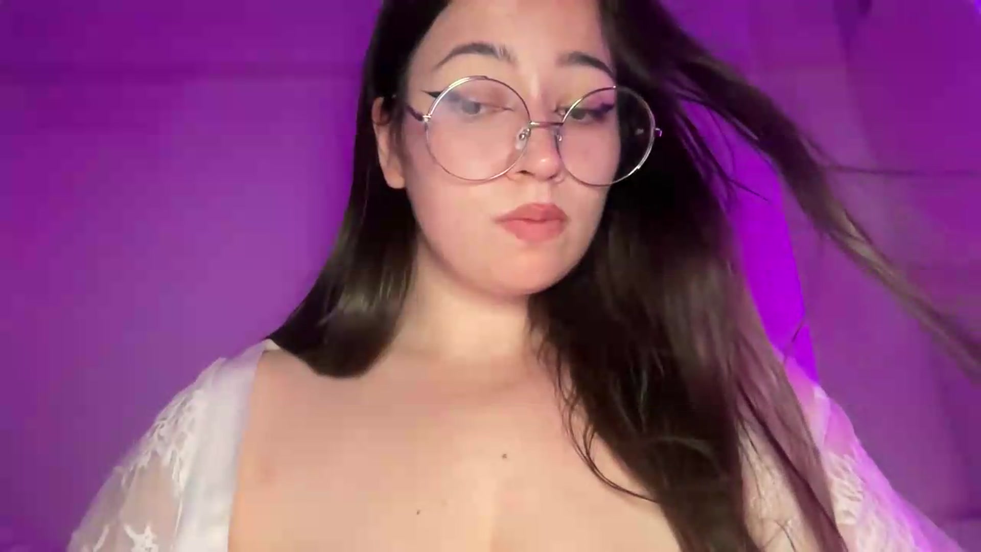 Gallery image thumbnail from Hasymura's myfreecams stream on, 05/24/2026, 24:26 image 12 of 20