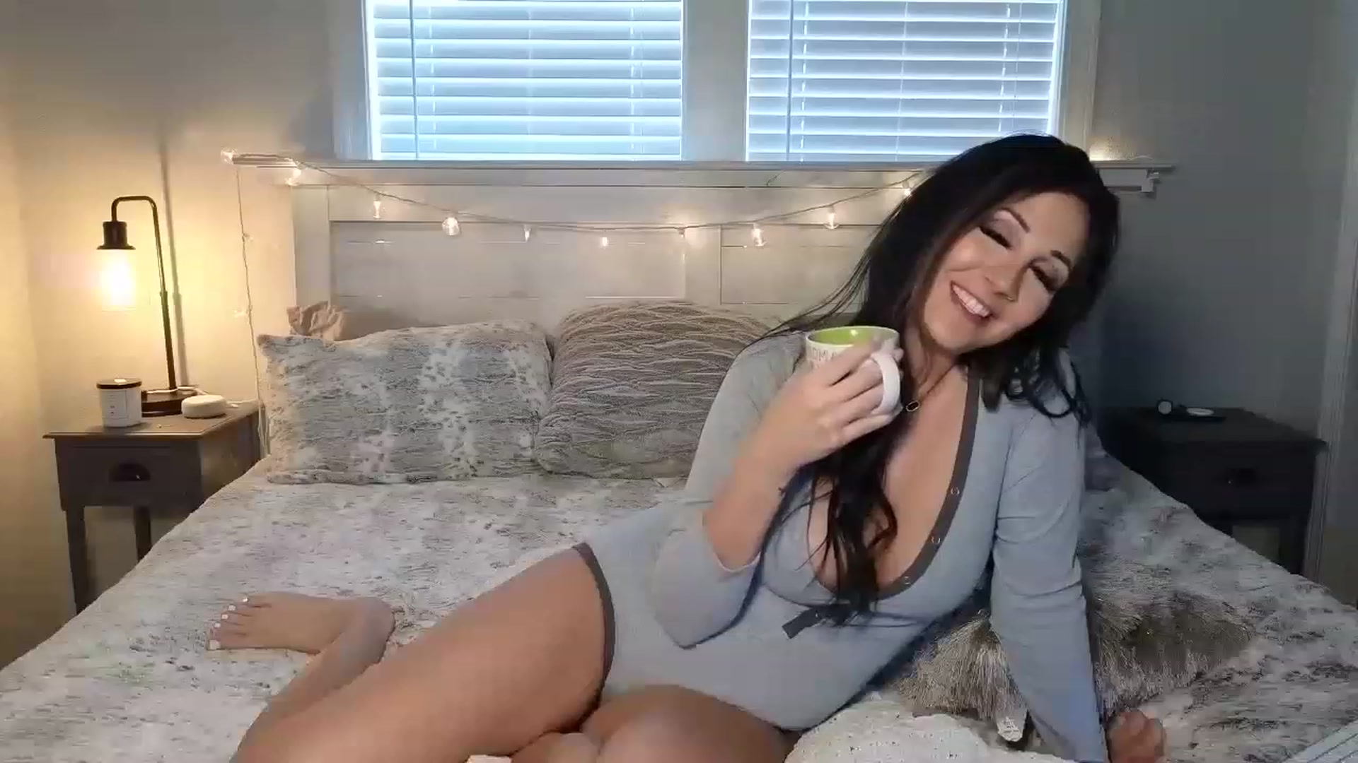 Gallery image thumbnail from Havana_Xo's myfreecams stream on, 01/19/2023, 20:20 image 17 of 20