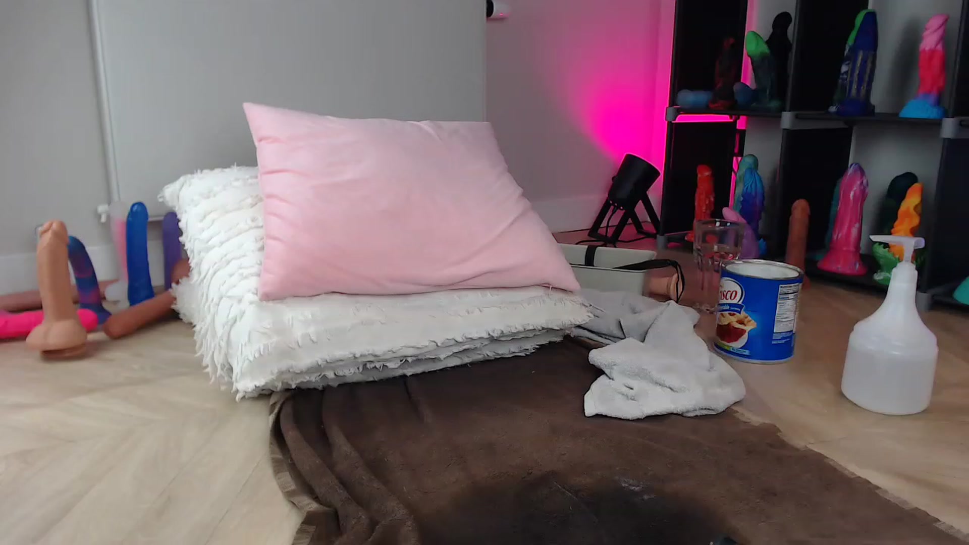 Gallery image thumbnail from Haylee_Love's myfreecams stream on, 12/05/2022, 15:07 image 14 of 20