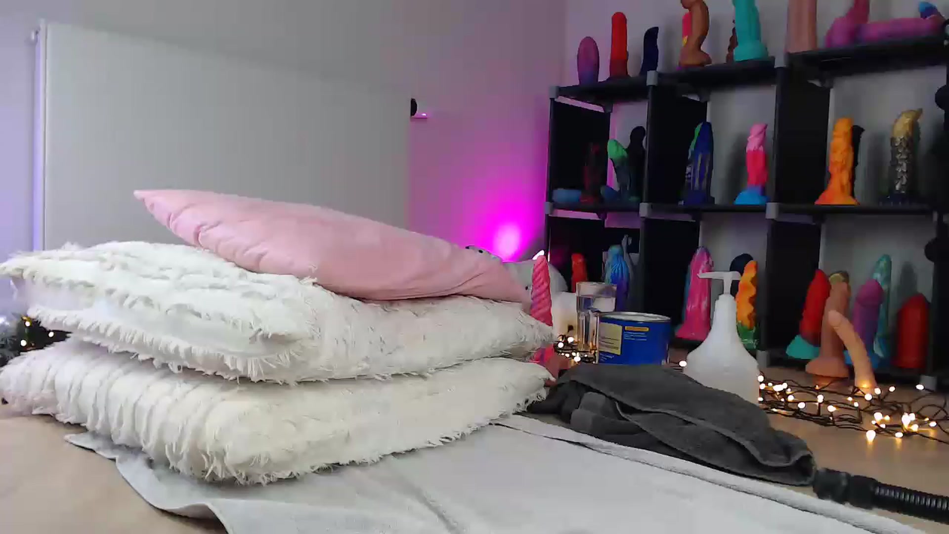 Gallery image thumbnail from Haylee_Love's myfreecams stream on, 12/29/2022, 09:44 image 16 of 20