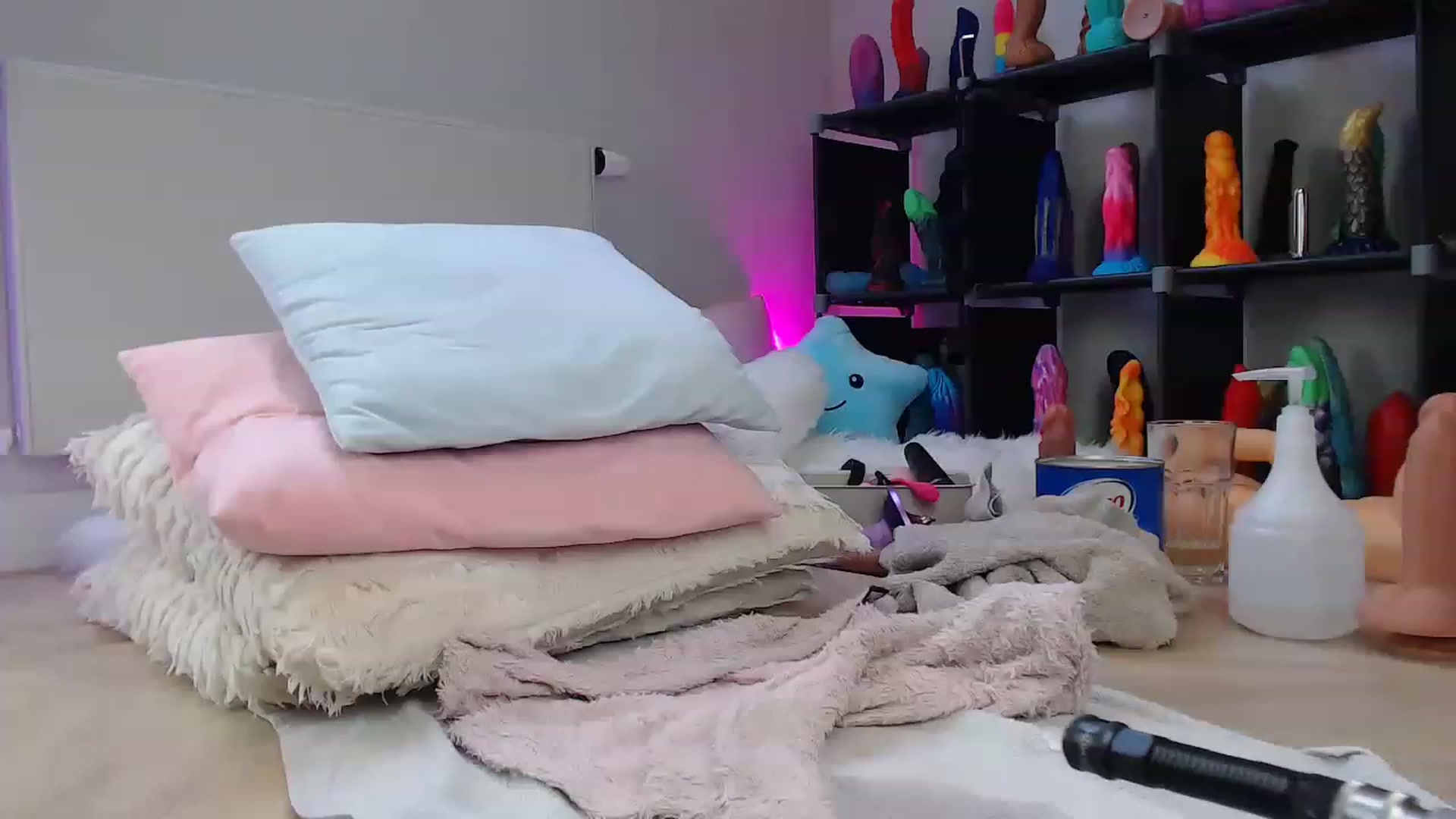 Gallery image thumbnail from Haylee_Love's myfreecams stream on, 02/18/2023, 11:46 image 14 of 20