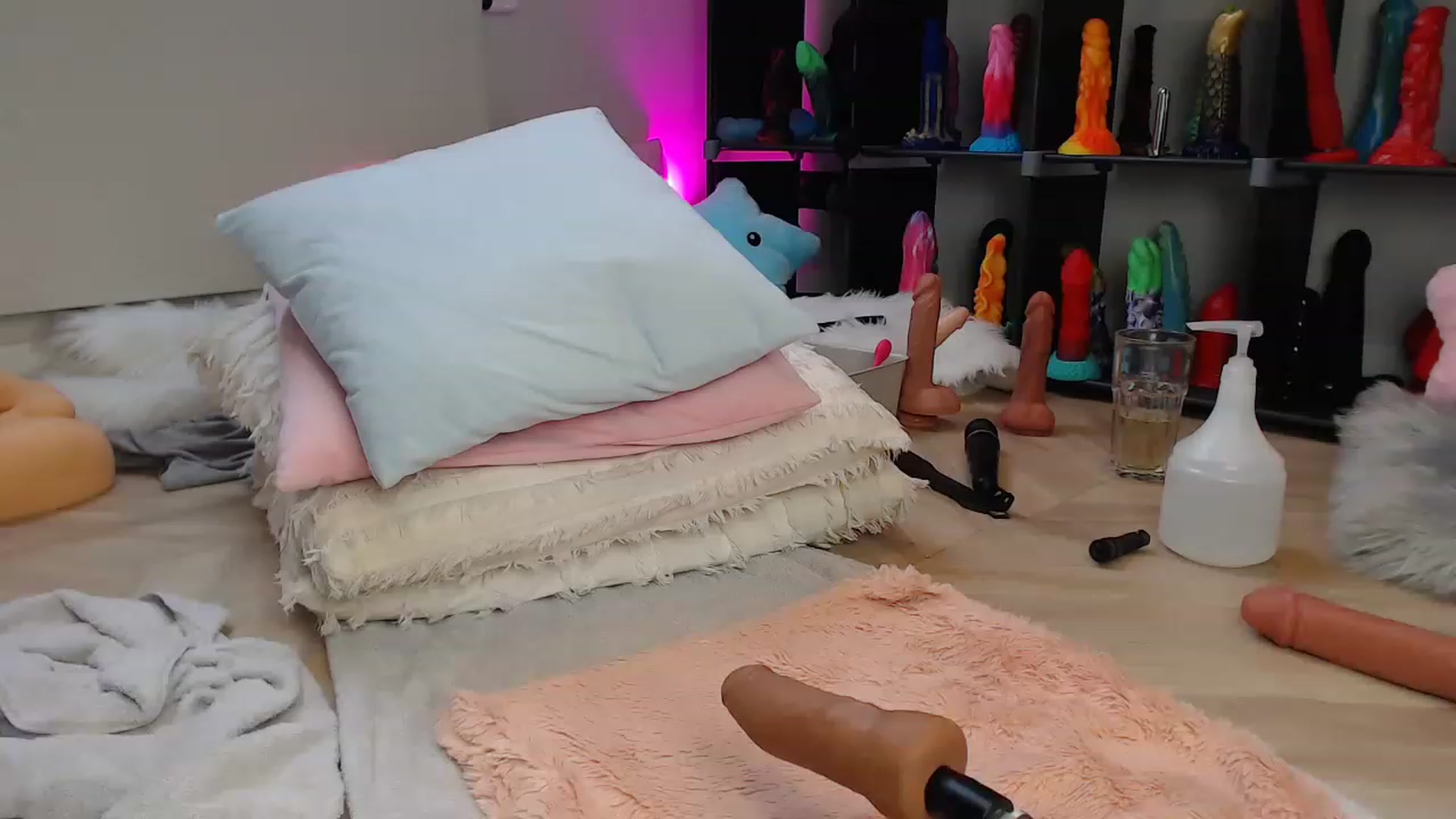 Gallery image thumbnail from Haylee_Love's myfreecams stream on, 03/07/2023, 11:28 image 8 of 20