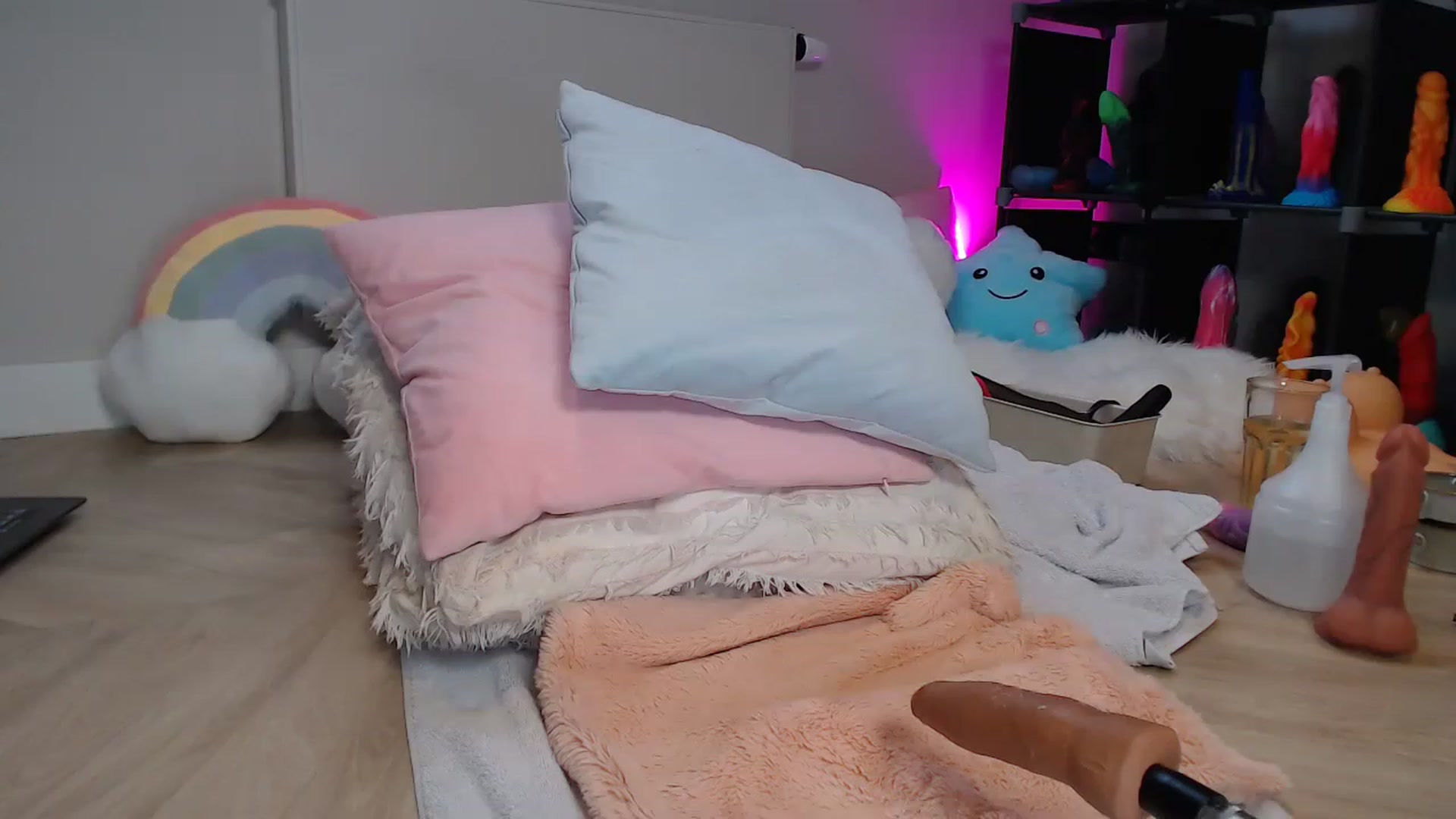 Gallery image thumbnail from Haylee_Love's myfreecams stream on, 03/10/2023, 12:07 image 7 of 20