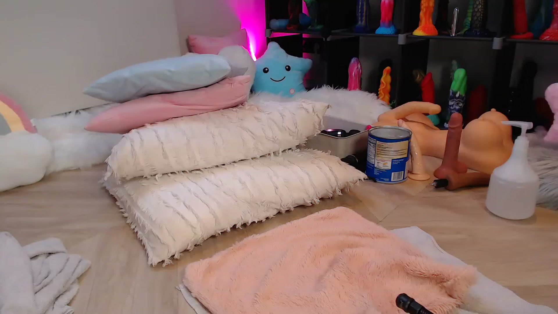 Gallery image thumbnail from Haylee_Love's myfreecams stream on, 03/17/2023, 10:07 image 9 of 20