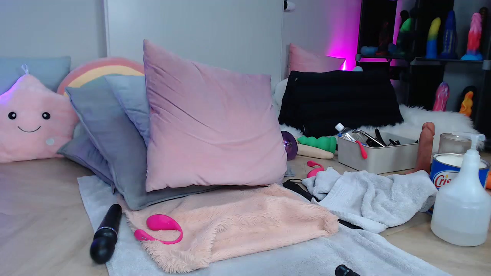 Gallery image thumbnail from Haylee_Love's myfreecams stream on, 06/01/2023, 18:59 image 12 of 20