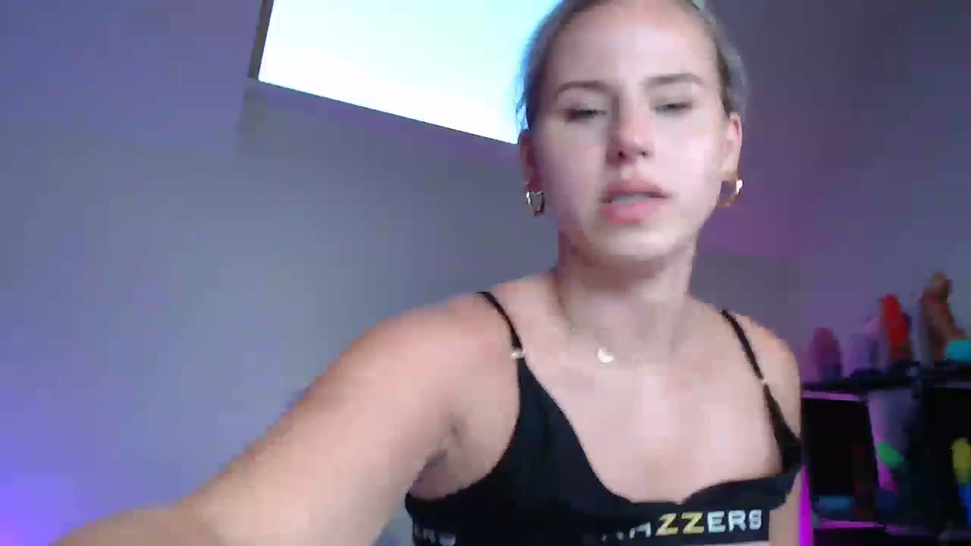 Gallery image thumbnail from Haylee_Love's myfreecams stream on, 07/12/2023, 19:27 image 6 of 20