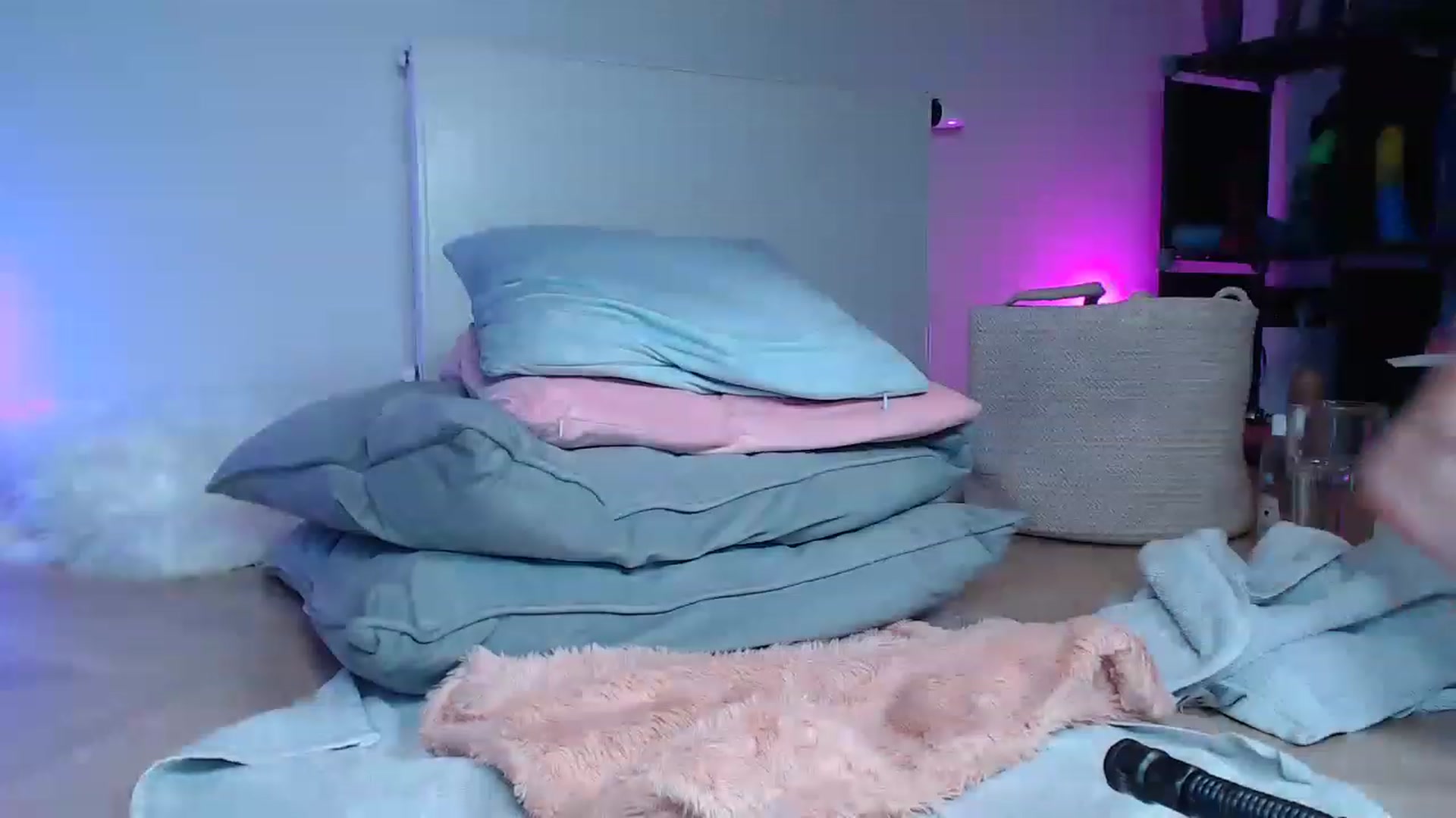 Gallery image thumbnail from Haylee_Love's myfreecams stream on, 08/07/2023, 21:38 image 9 of 20