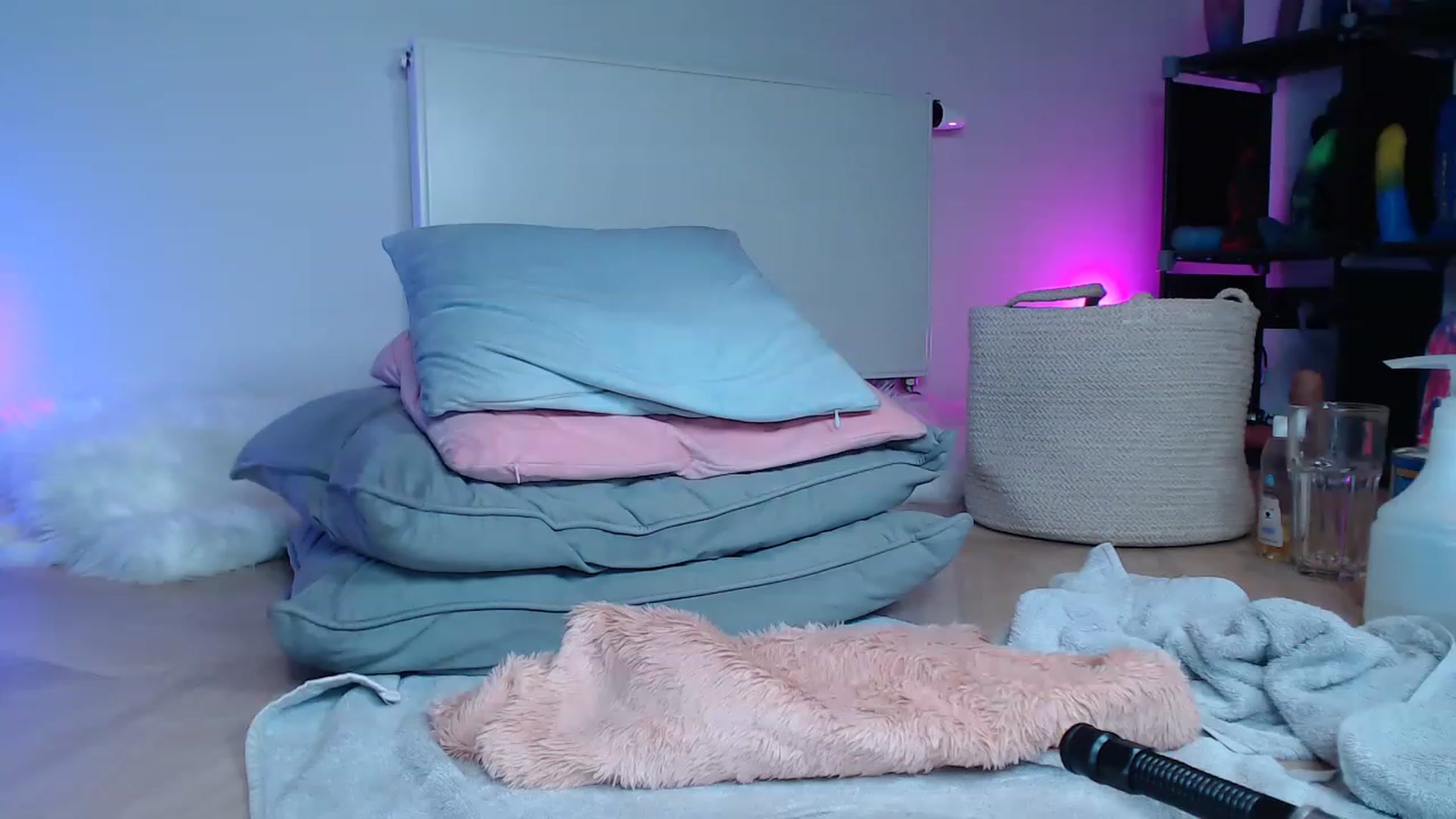 Gallery image thumbnail from Haylee_Love's myfreecams stream on, 08/07/2023, 21:38 image 15 of 20